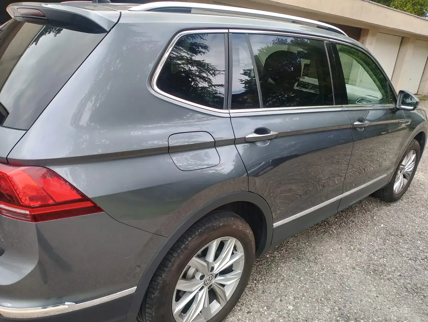 Volkswagen Tiguan Allspace Сірий - 1