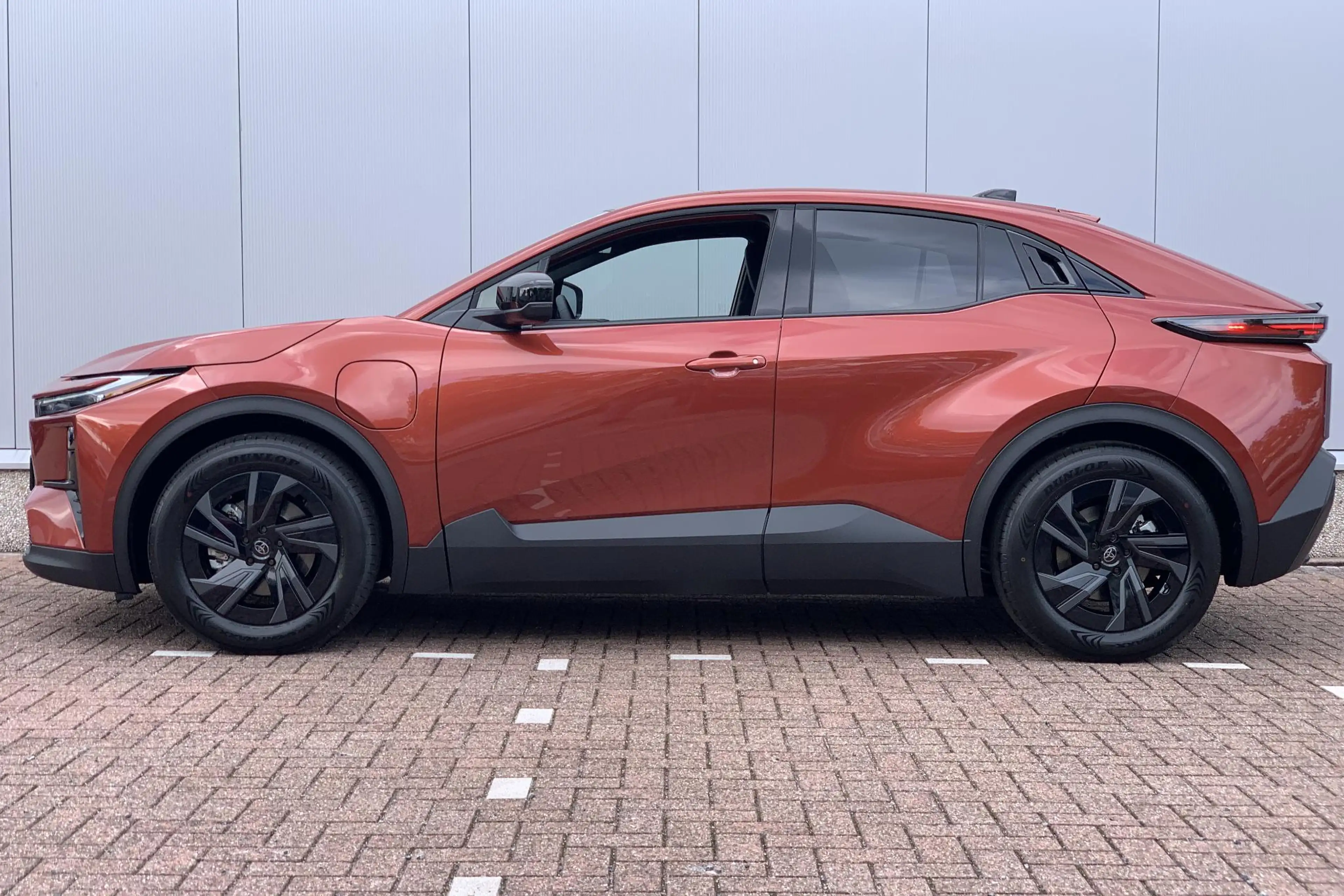 Toyota C-HR+ First Edition 77 kWh / Direct leverbaar! / Nu €3.0 — photo 4