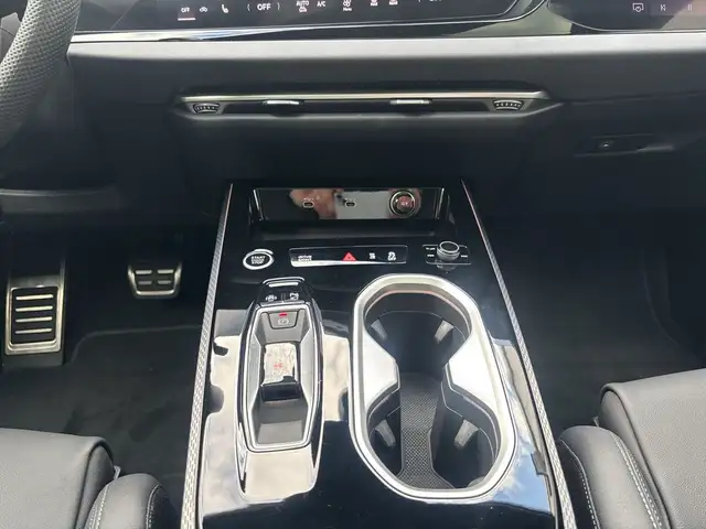 Audi A6 view 10