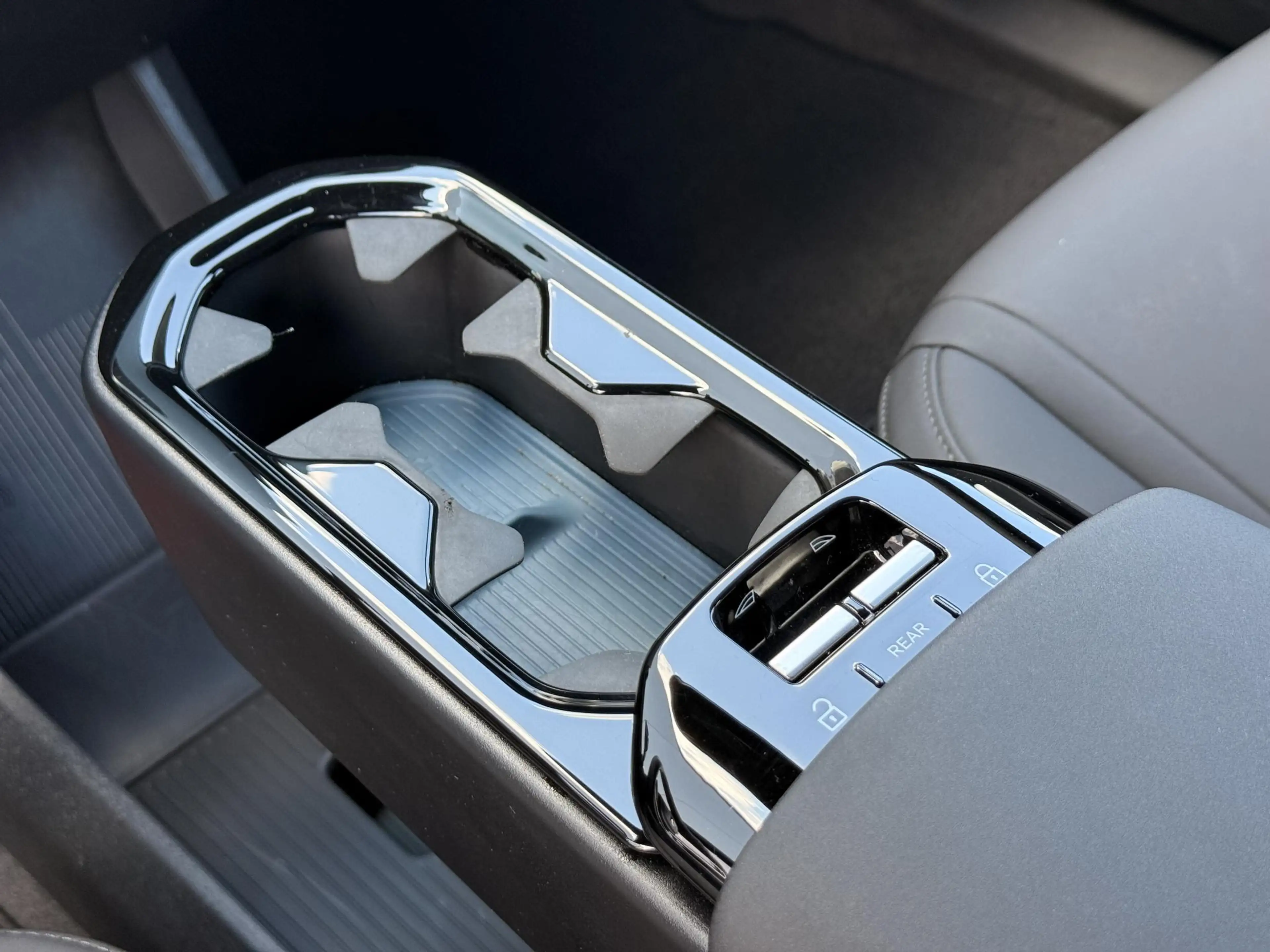 Volvo EX30 Single Motor Extended Range Plus 69 kWh | Verwarmb — photo 11