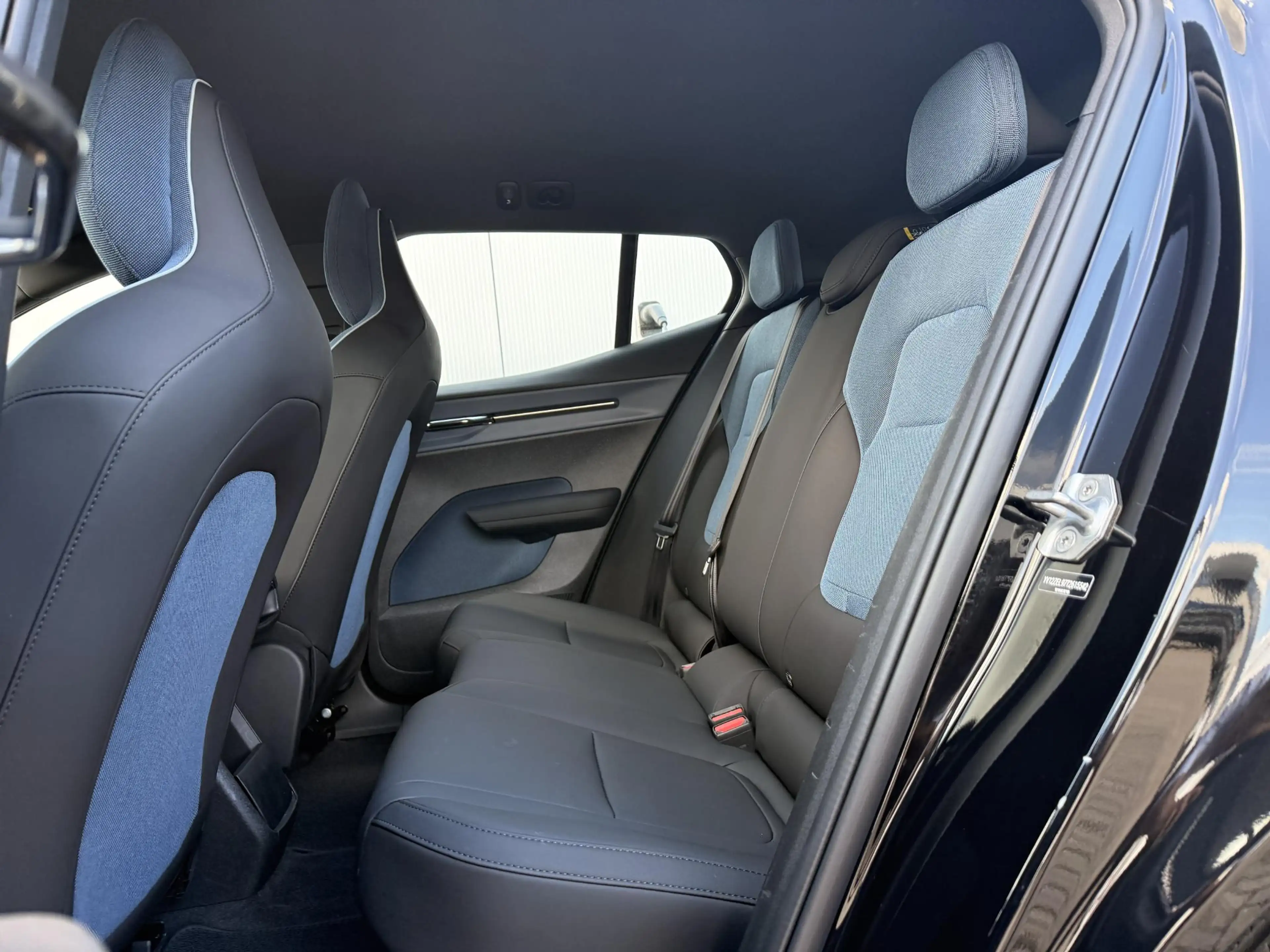Volvo EX30 Single Motor Extended Range Plus 69 kWh | Verwarmb — photo 10