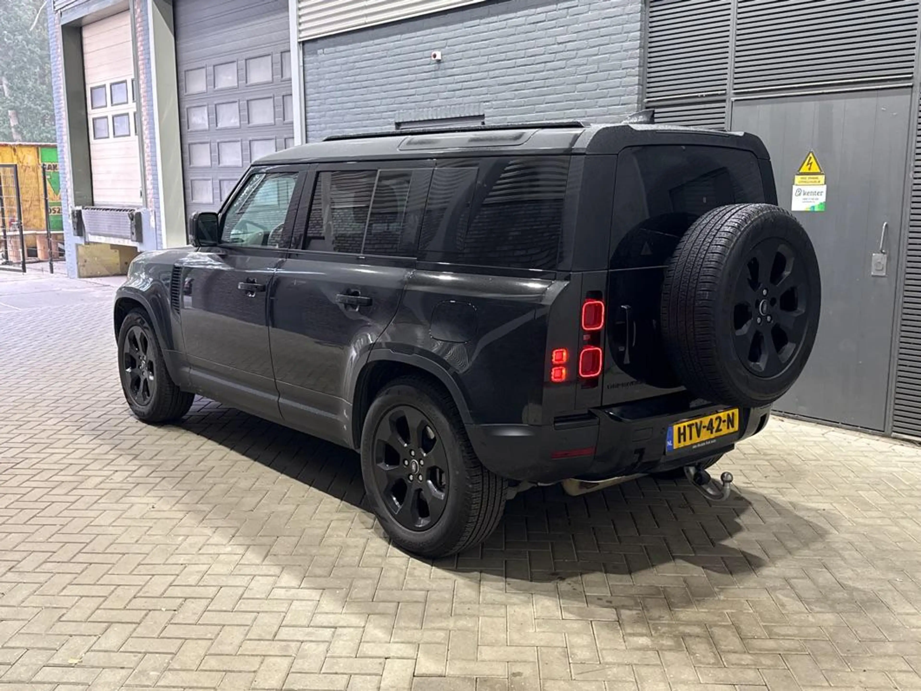 Land Rover Defender 110 2.0 P300e S | Luchtvering | 360° Camera | Trek — photo 3