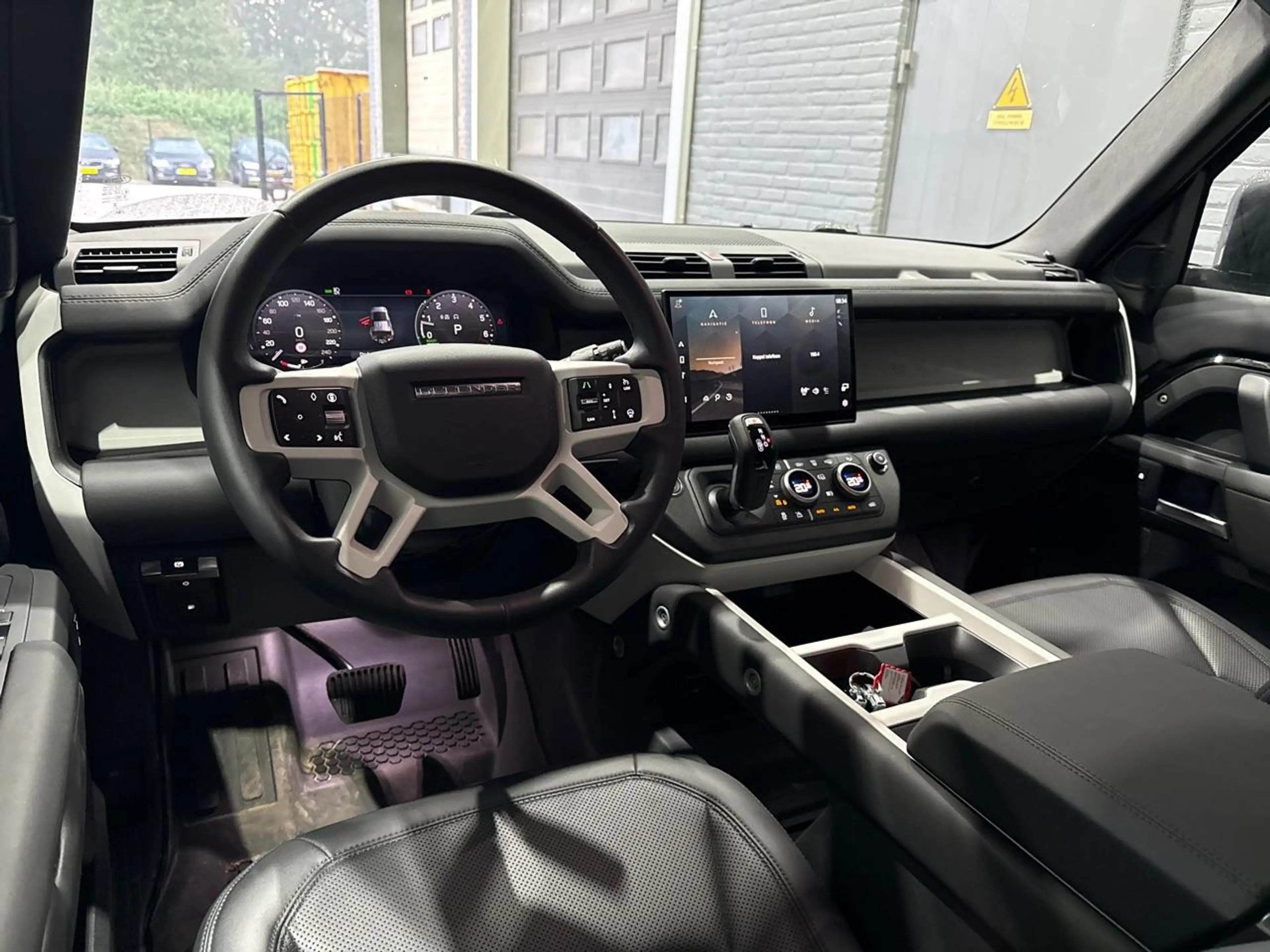 Land Rover Defender 110 2.0 P300e S | Luchtvering | 360° Camera | Trek — photo 5
