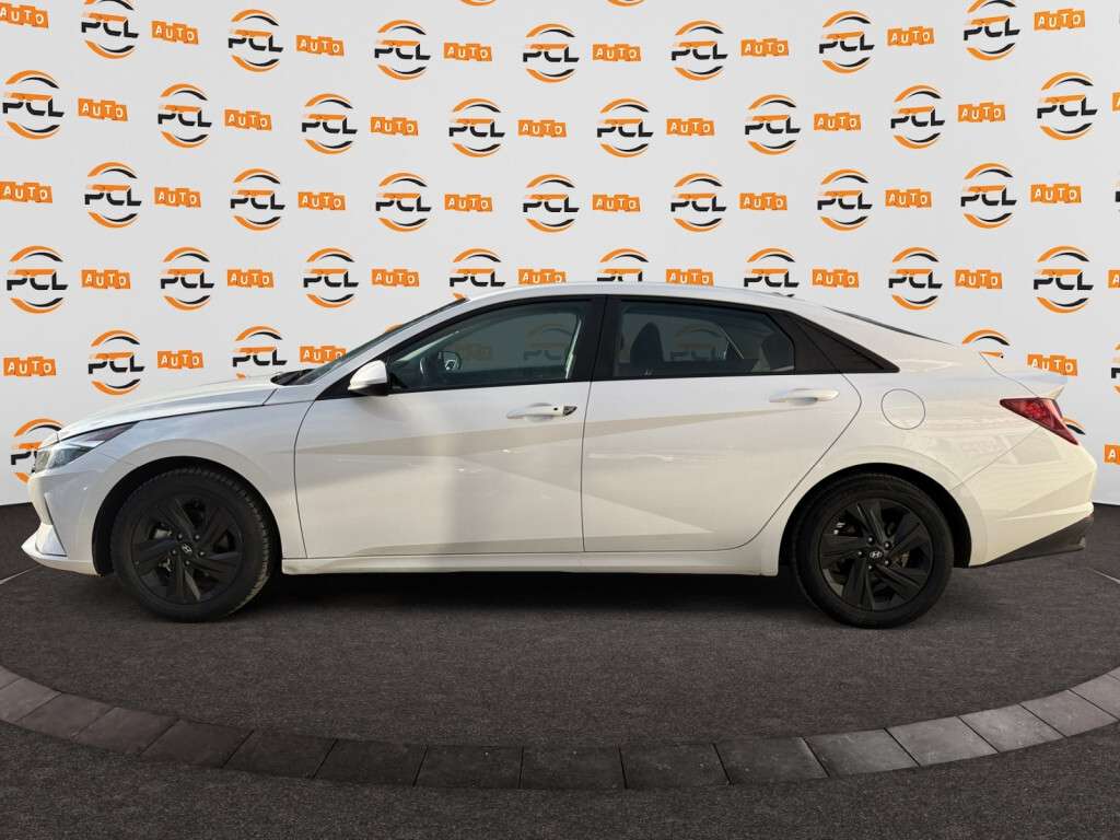 2023 Hyundai Elantra Preferred IVT — снимка 1