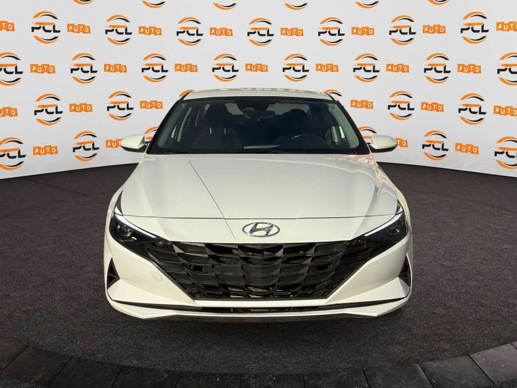 2023 Hyundai Elantra Preferred IVT — снимка 1