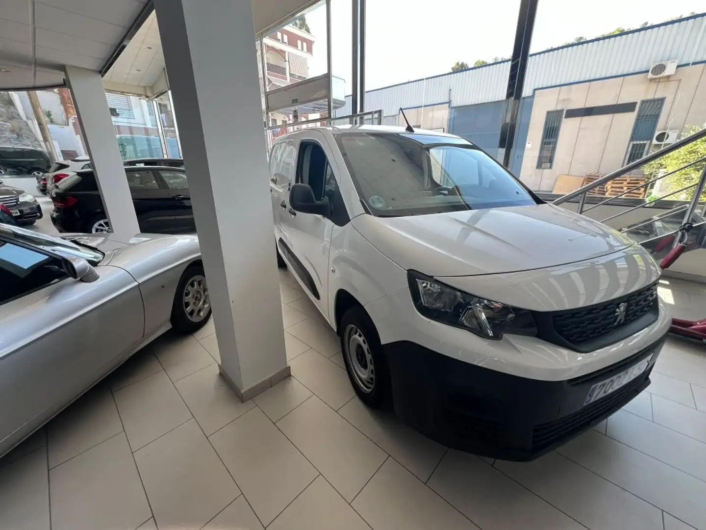 Peugeot Partner 1.5BlueHDI S&S Grip Standard 1000kg 75 Blanco - 2
