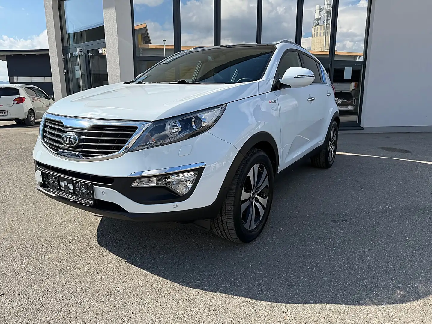 Kia Sportage Active Pro 2,0 CRDi 4WD DPF Weiß - 2