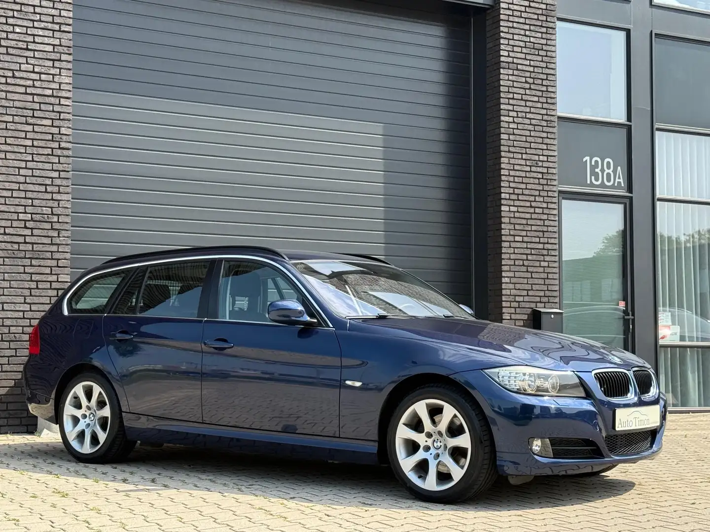 BMW 320 3-serie E91 LCI 320d Touring xDrive Business Line Blauw - 2