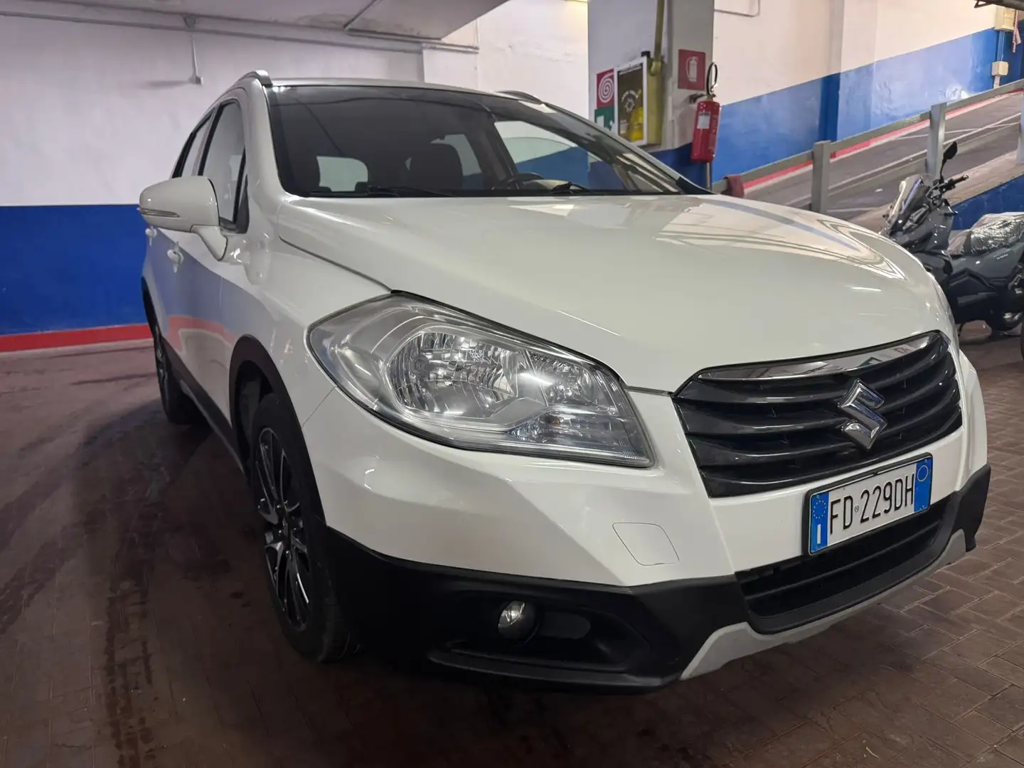 Suzuki SX4 S-Cross S-Cross 1.6 ddis Cool all grip A/T DCT Bílá - 1
