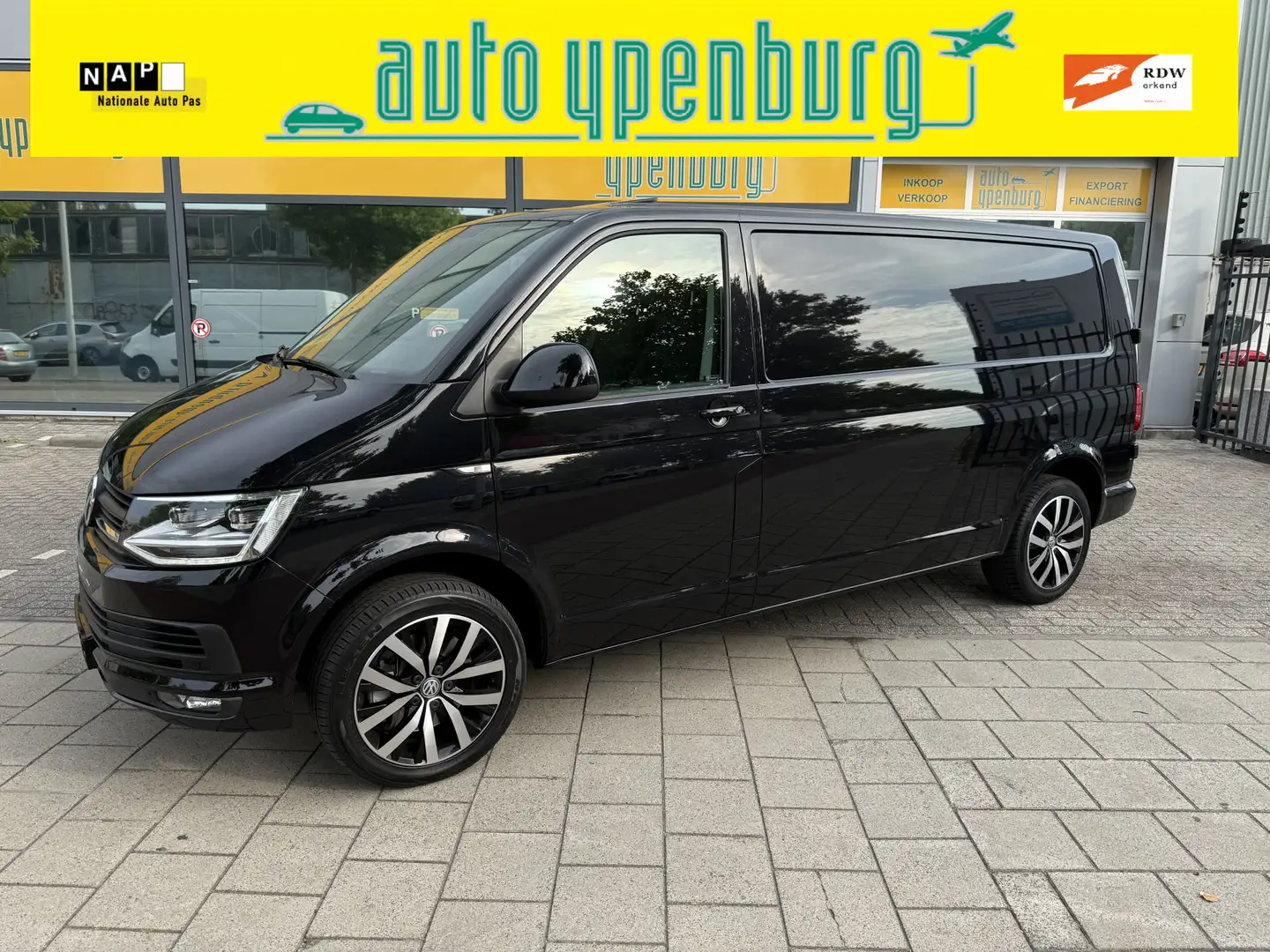 Volkswagen T6 Transporter 2.0 TDI L2H1 4Motion Highline Automaat * 67.963 Km Negro - 1