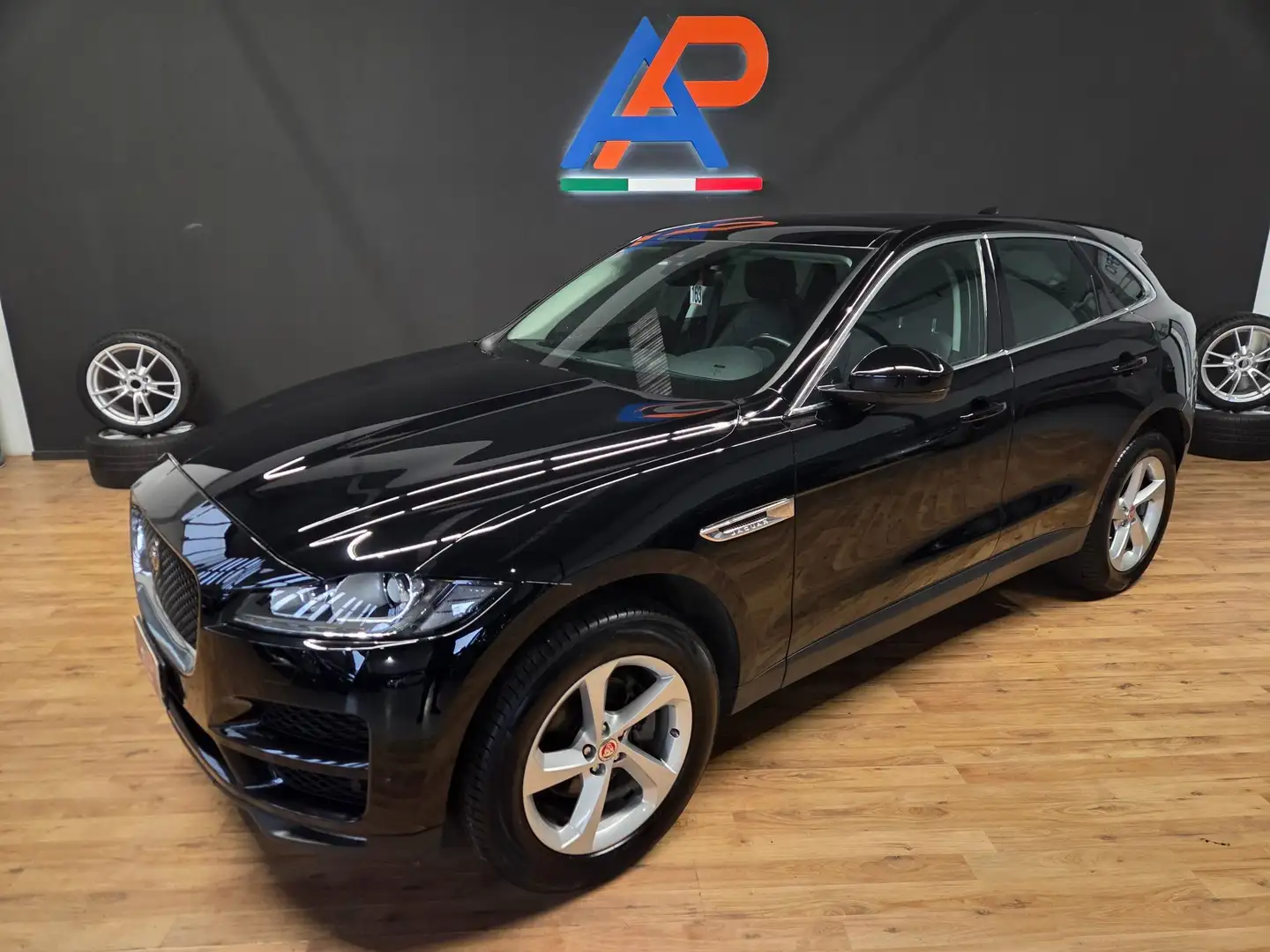 Jaguar F-Pace 2.0d i4 Pure awd 180cv auto my19 Noir - 2