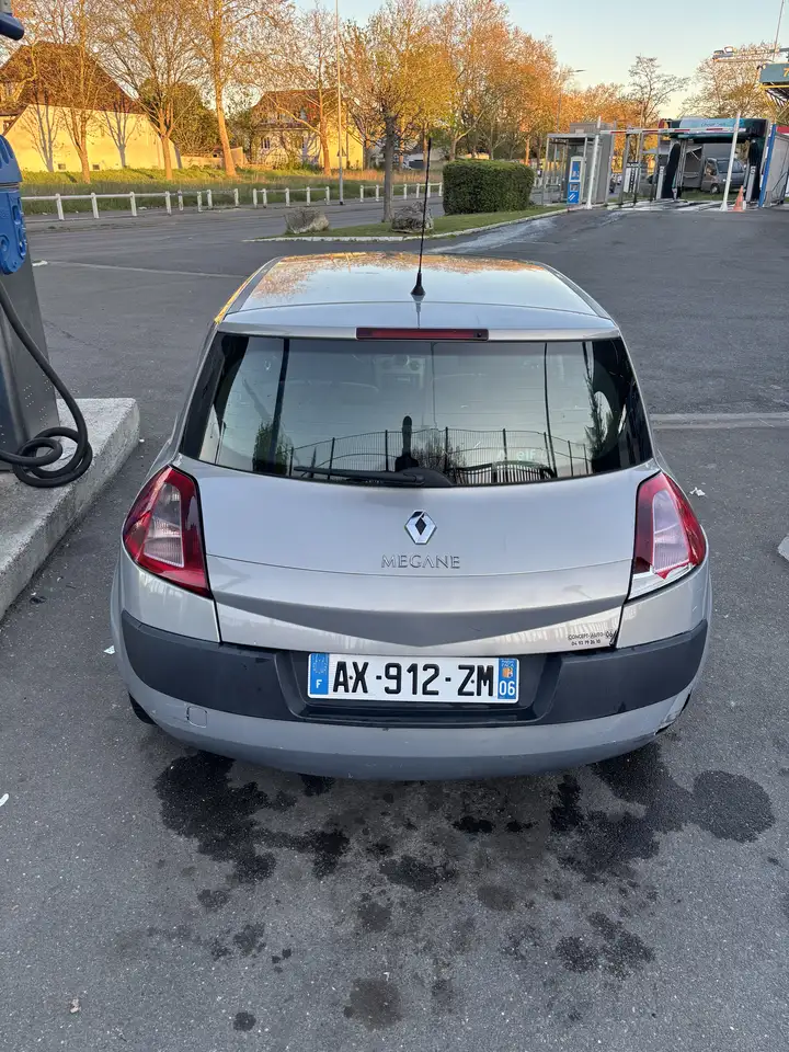 Renault Megane Citadine 5 portes — photo 3