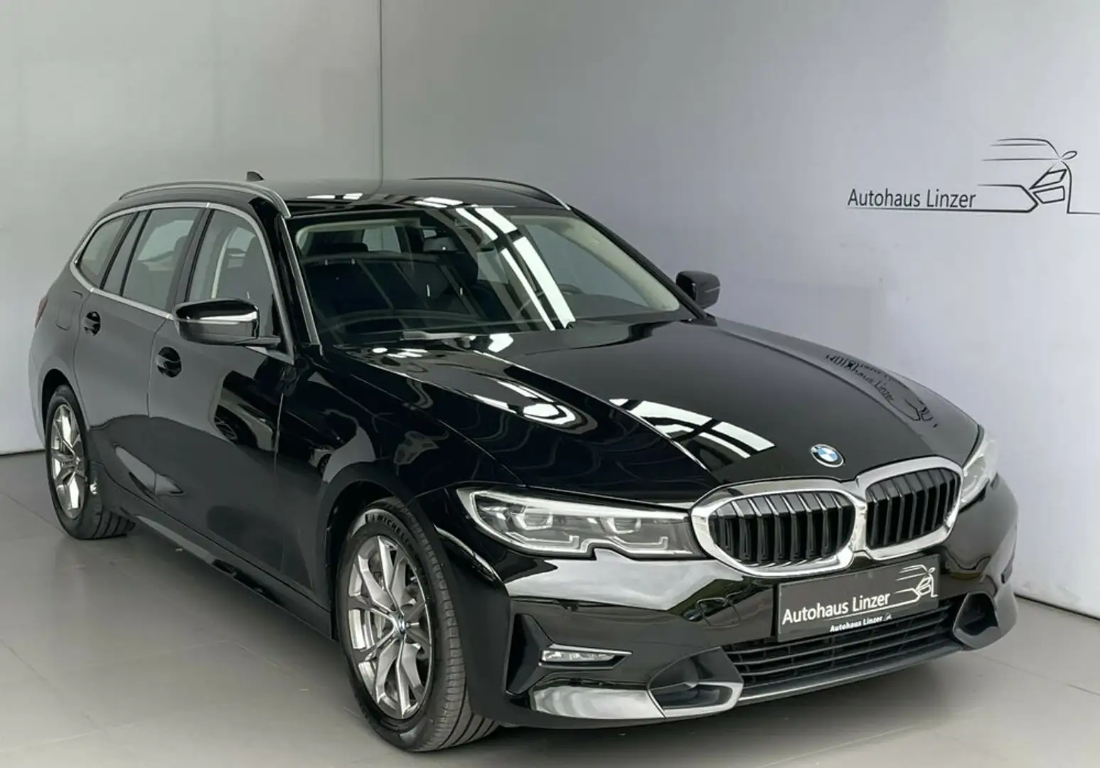 BMW 330 i xDrive *LED*AHK*AmbientB*Kamera*Sportsitz*DAB Schwarz - 1