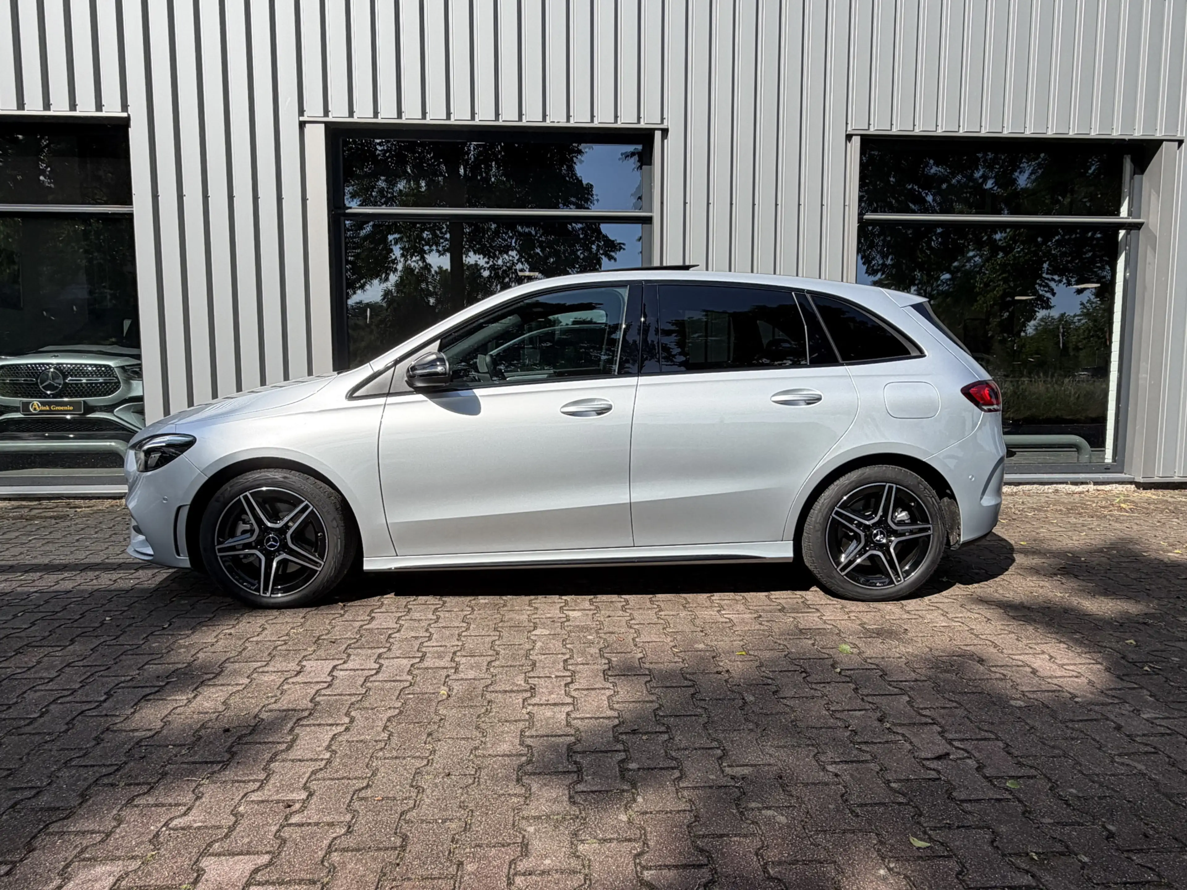 Mercedes-Benz B 250 e Premium AMG Line, Panoramadak, Augmented Reality — photo 3