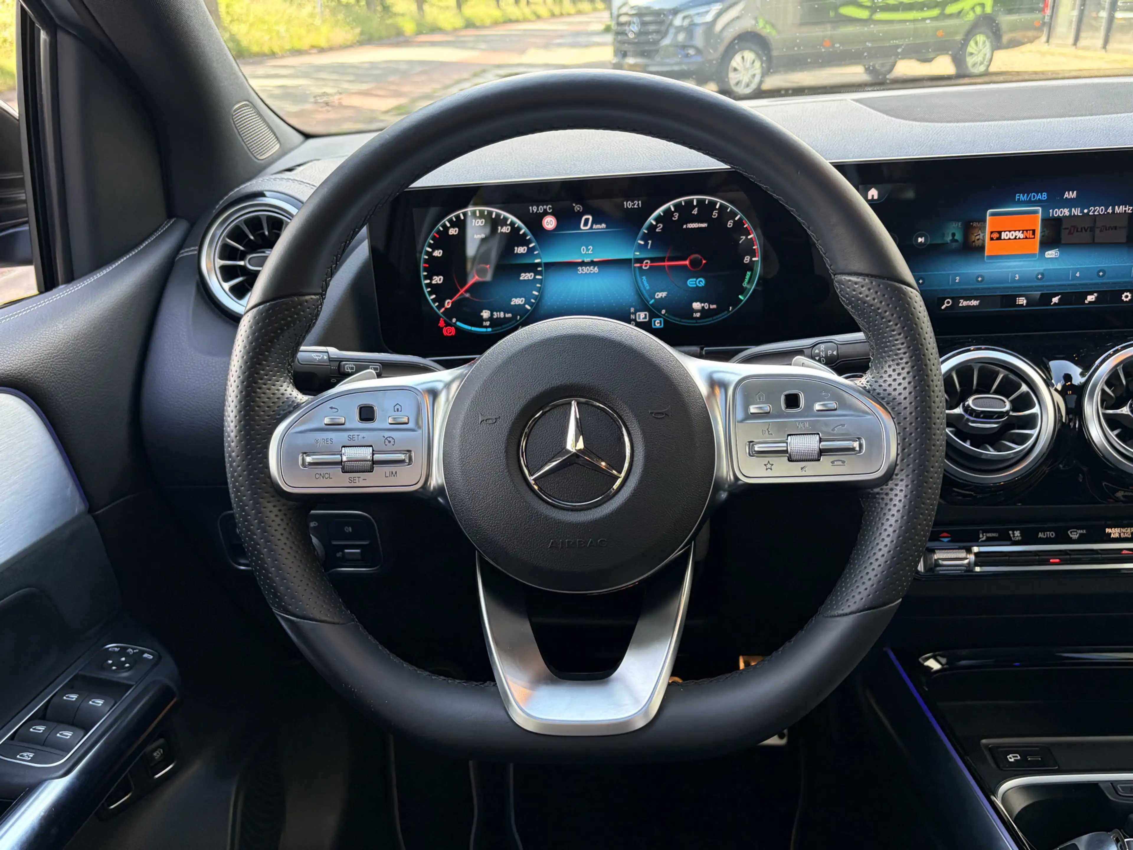 Mercedes-Benz B 250 e Premium AMG Line, Panoramadak, Augmented Reality — photo 19