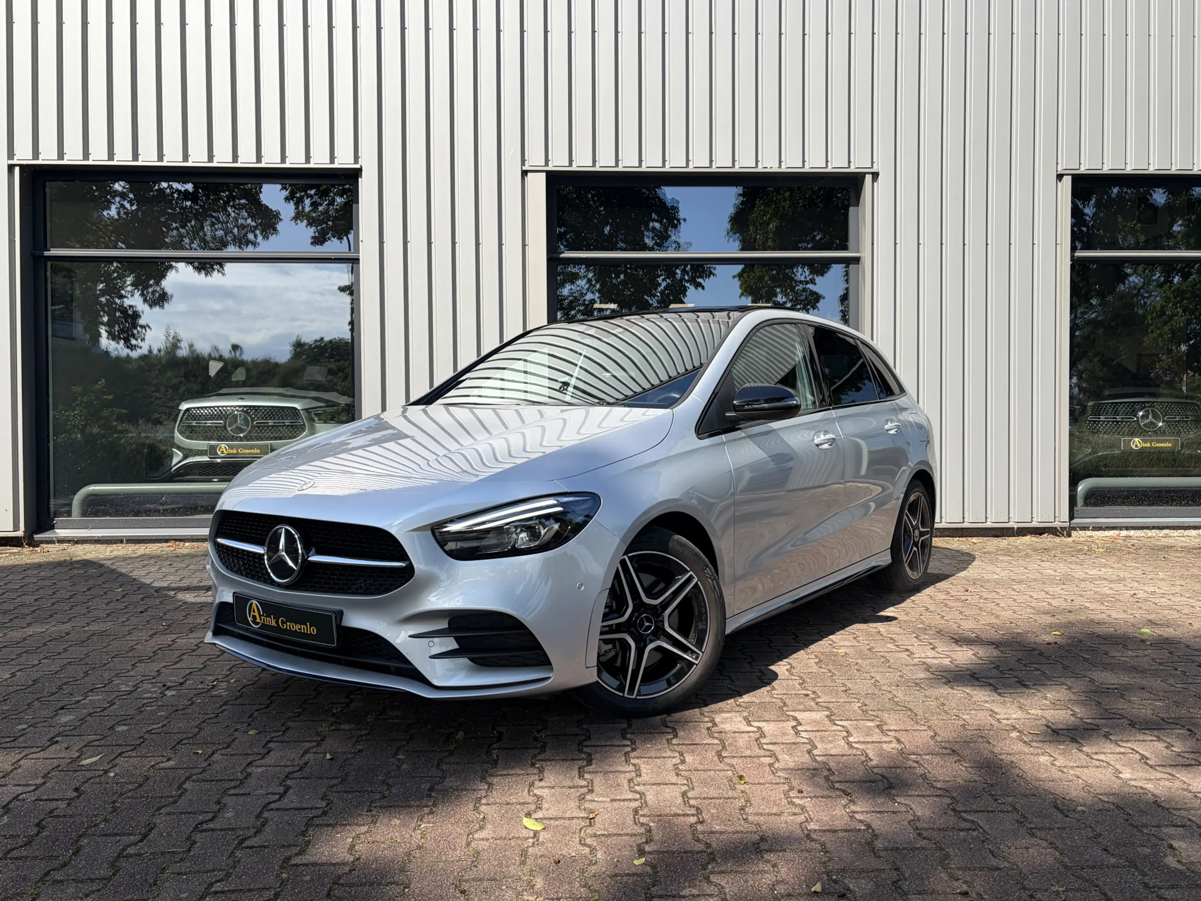 Mercedes-Benz B 250 e Premium AMG Line, Panoramadak, Augmented Reality — photo 2