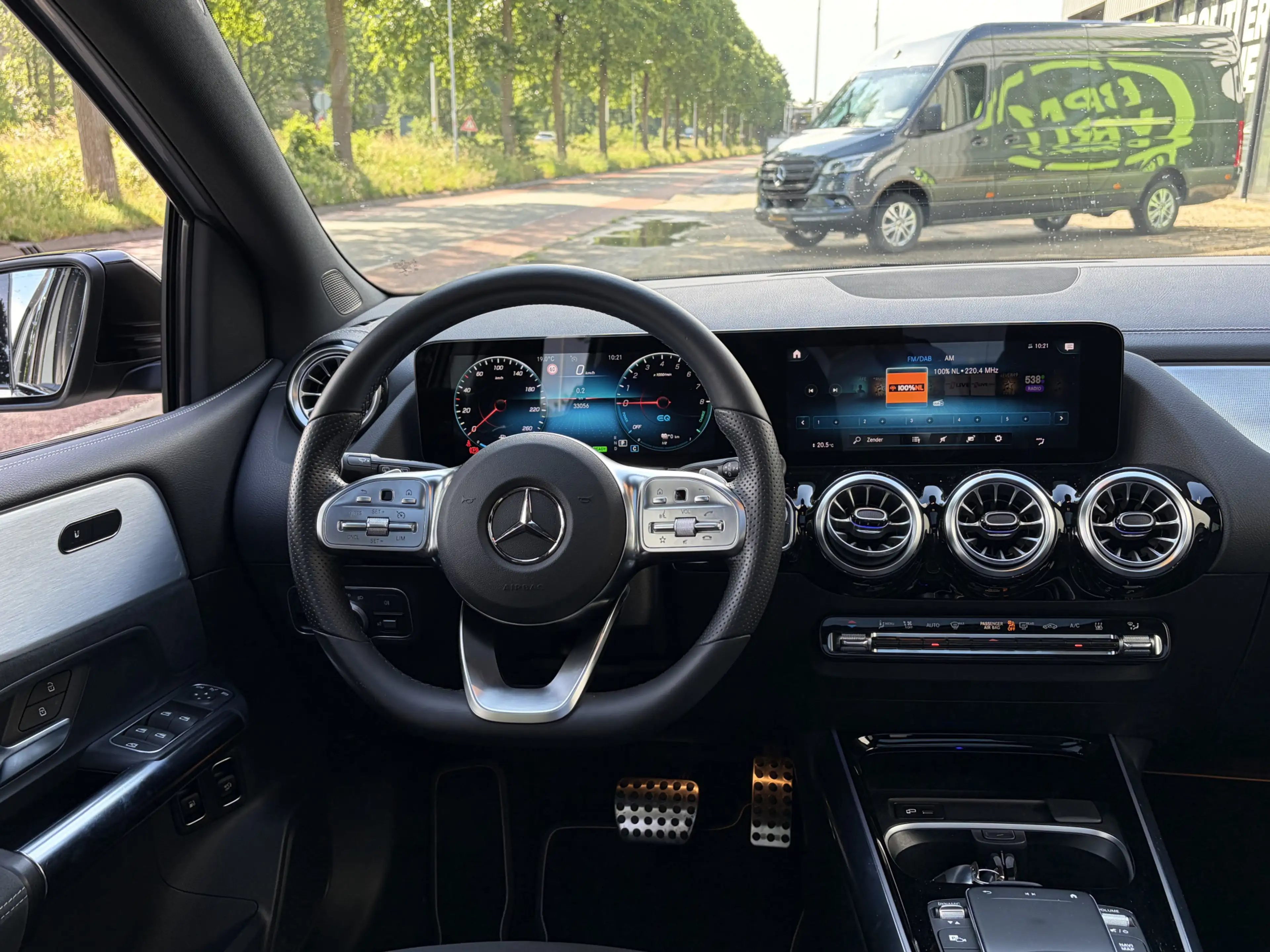 Mercedes-Benz B 250 e Premium AMG Line, Panoramadak, Augmented Reality — photo 18