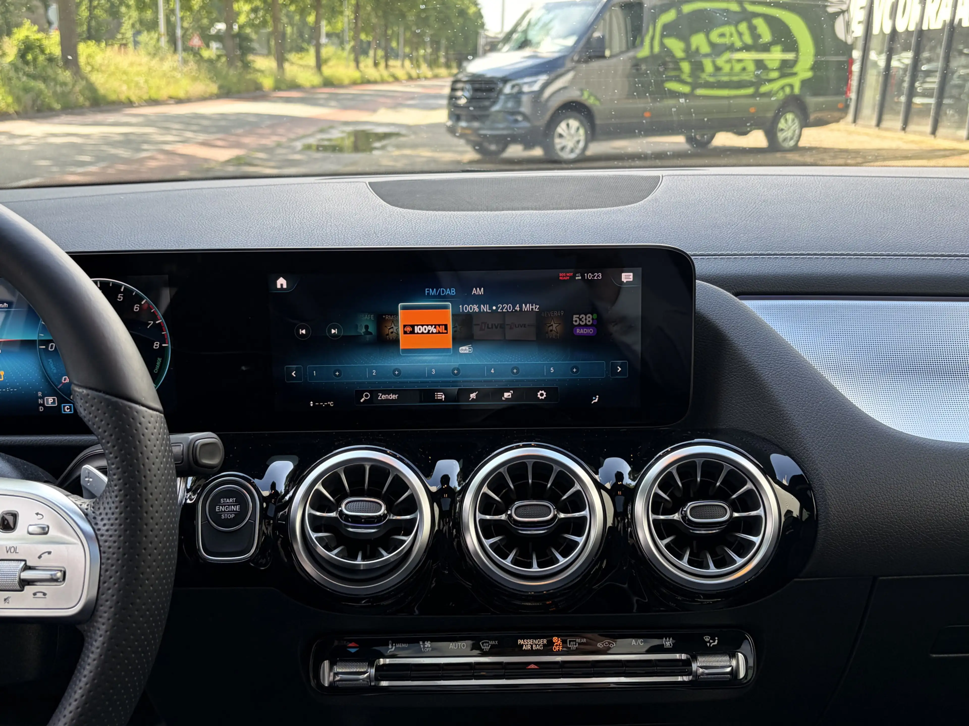 Mercedes-Benz B 250 e Premium AMG Line, Panoramadak, Augmented Reality — photo 25
