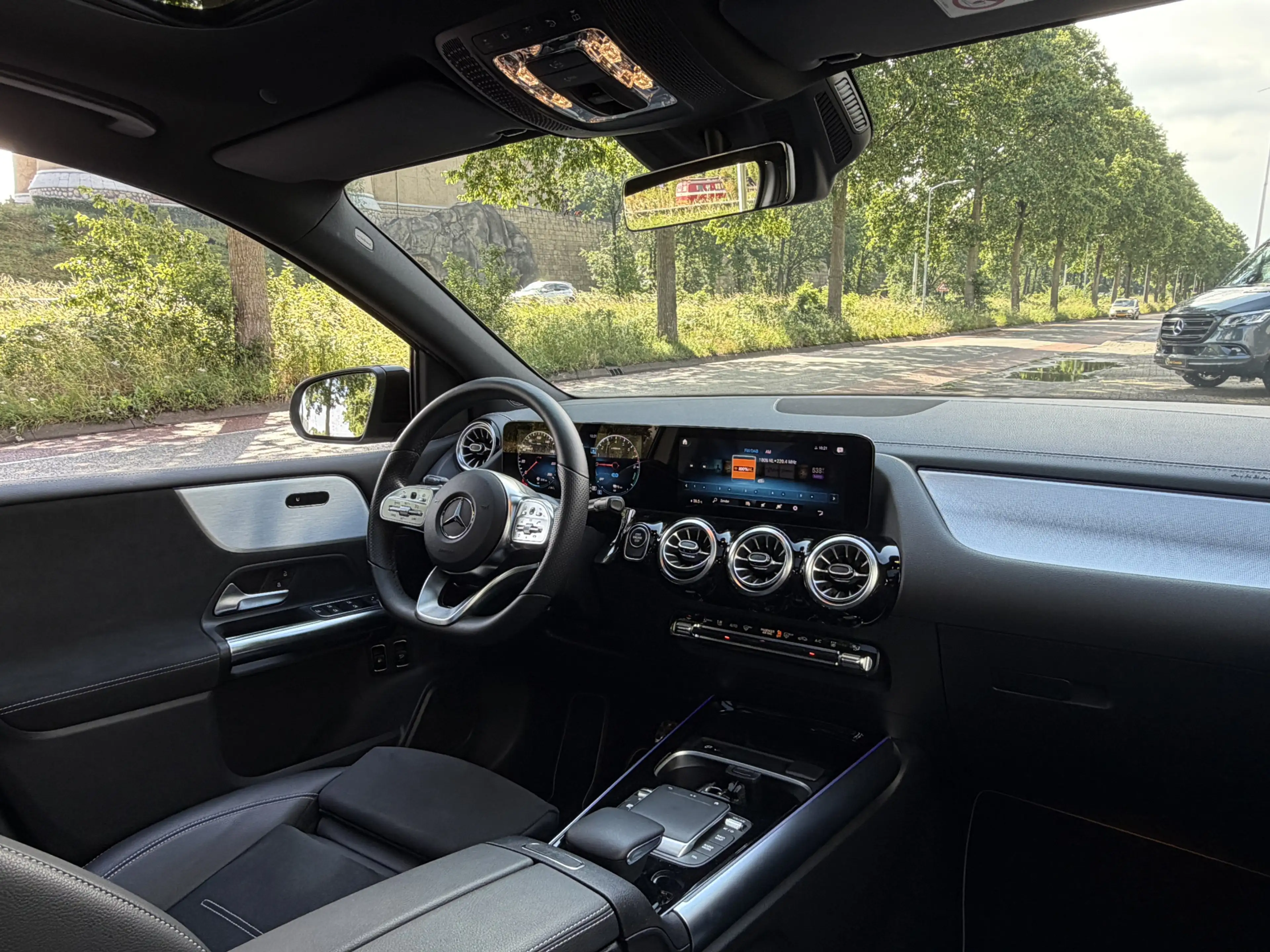 Mercedes-Benz B 250 e Premium AMG Line, Panoramadak, Augmented Reality — photo 21
