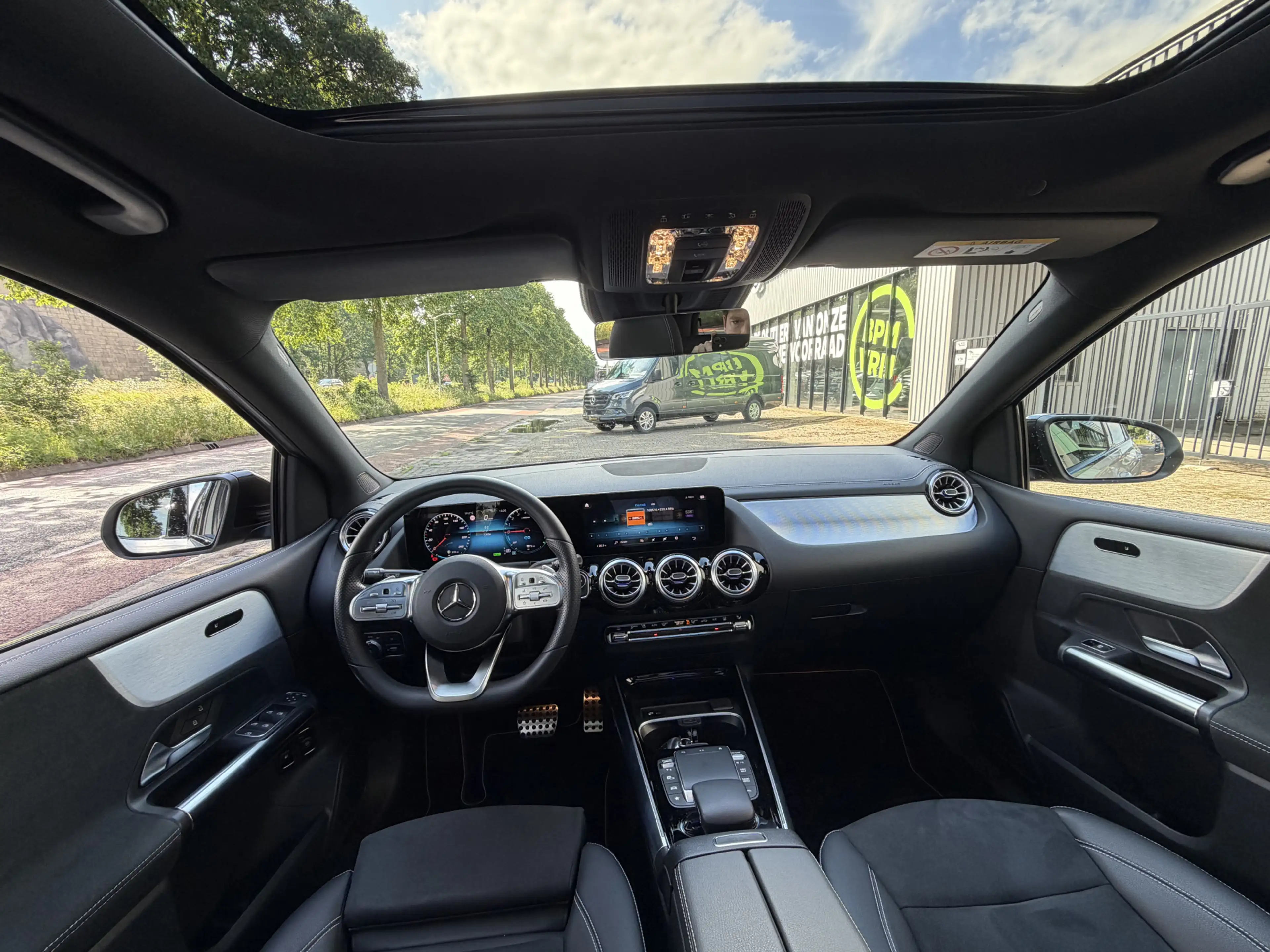 Mercedes-Benz B 250 e Premium AMG Line, Panoramadak, Augmented Reality — photo 17