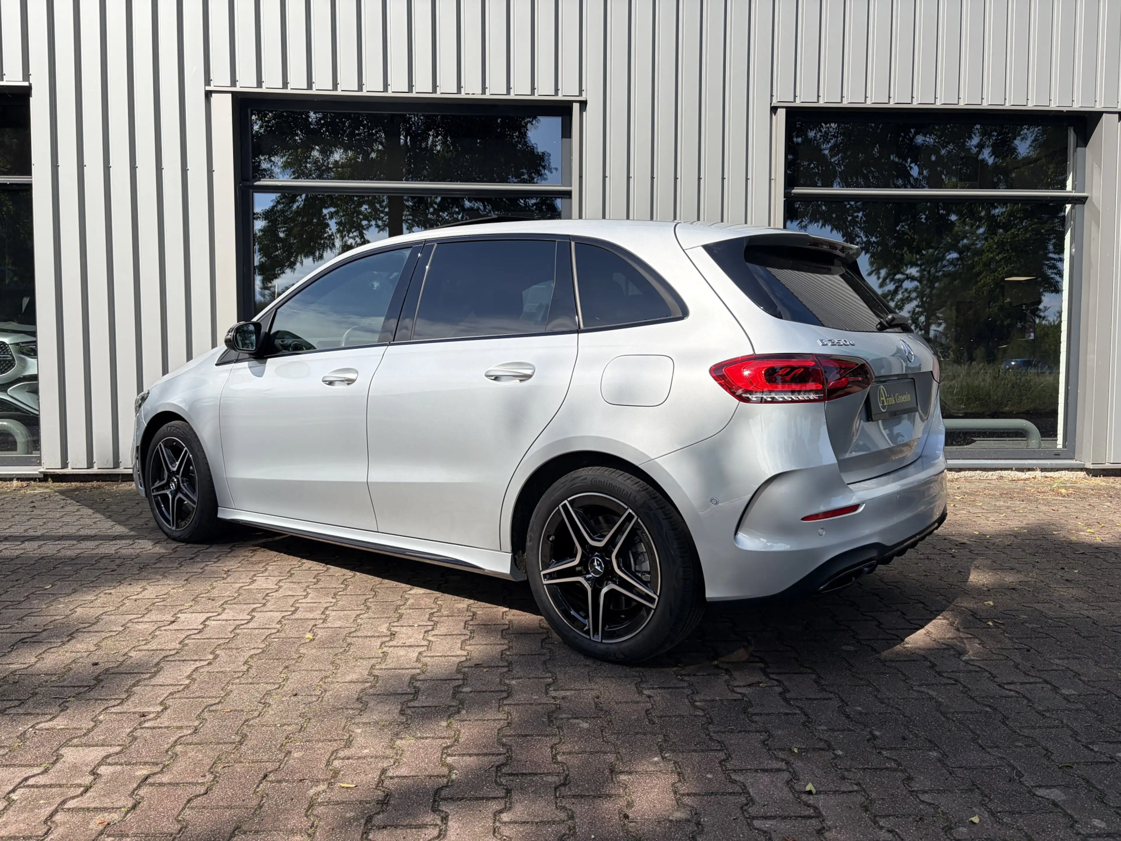 Mercedes-Benz B 250 e Premium AMG Line, Panoramadak, Augmented Reality — photo 4