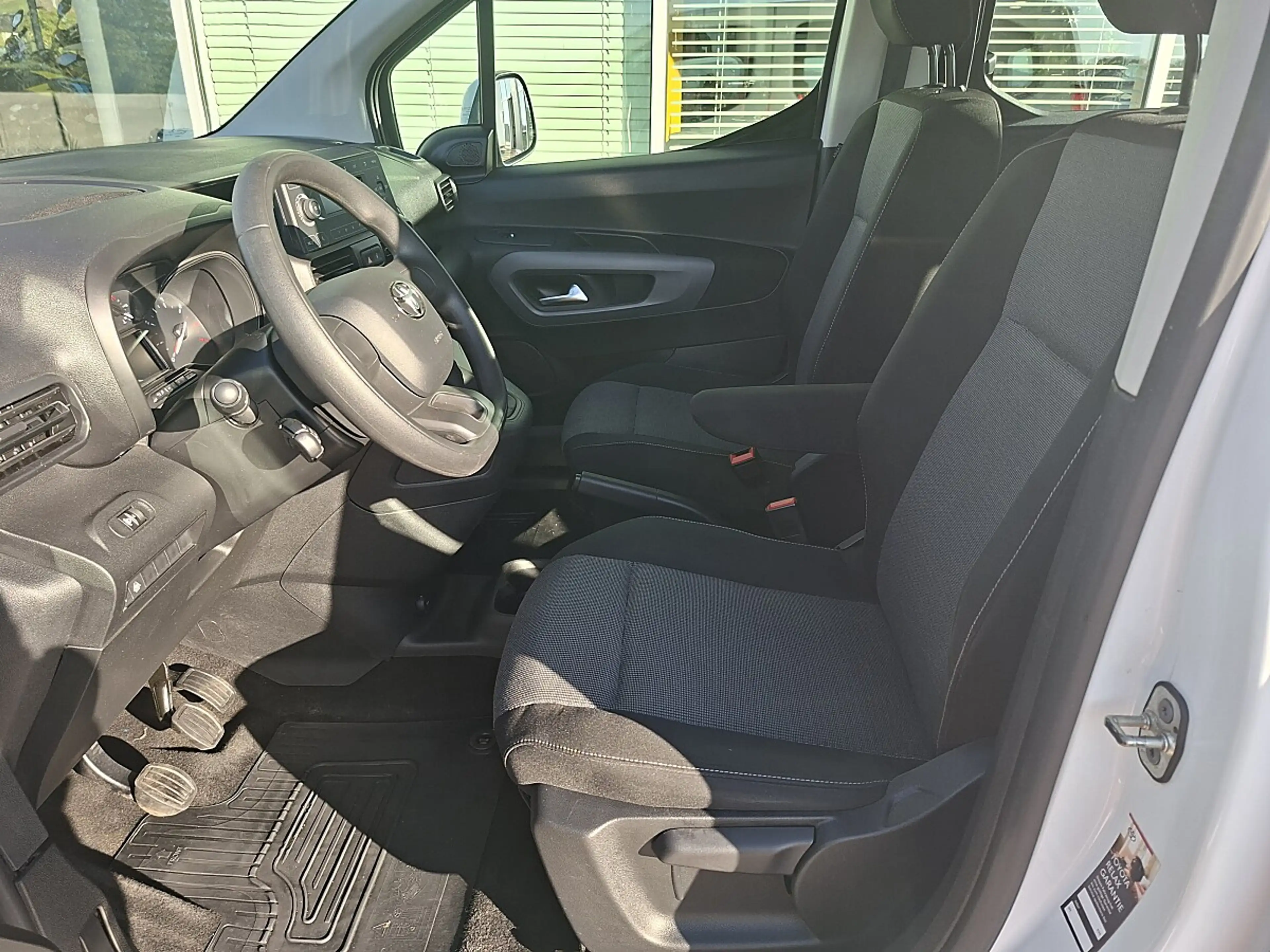Toyota Proace City Verso L1 1,2 110 Shuttle, Anhängevorrichtung — photo 8