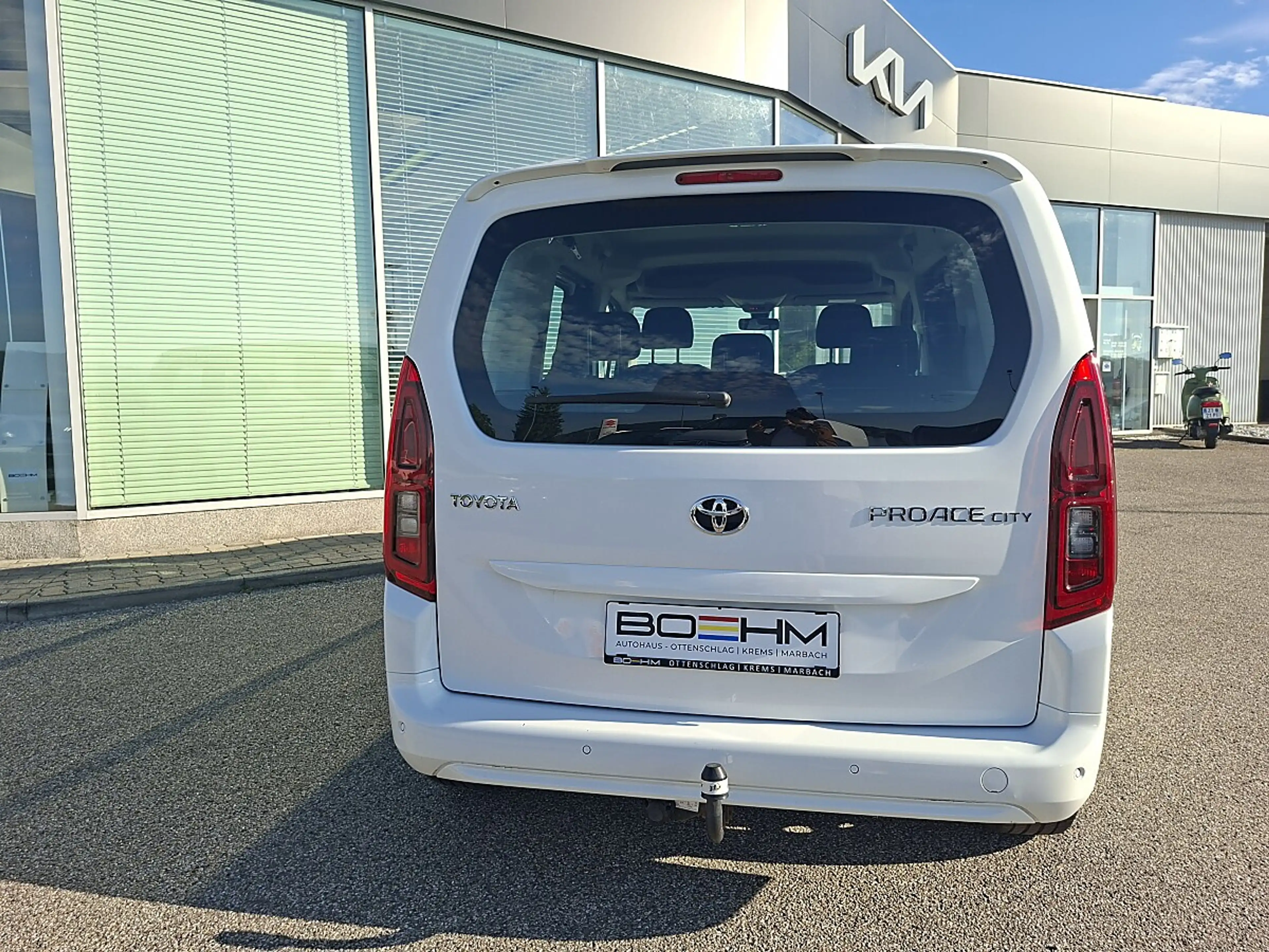 Toyota Proace City Verso L1 1,2 110 Shuttle, Anhängevorrichtung — photo 4
