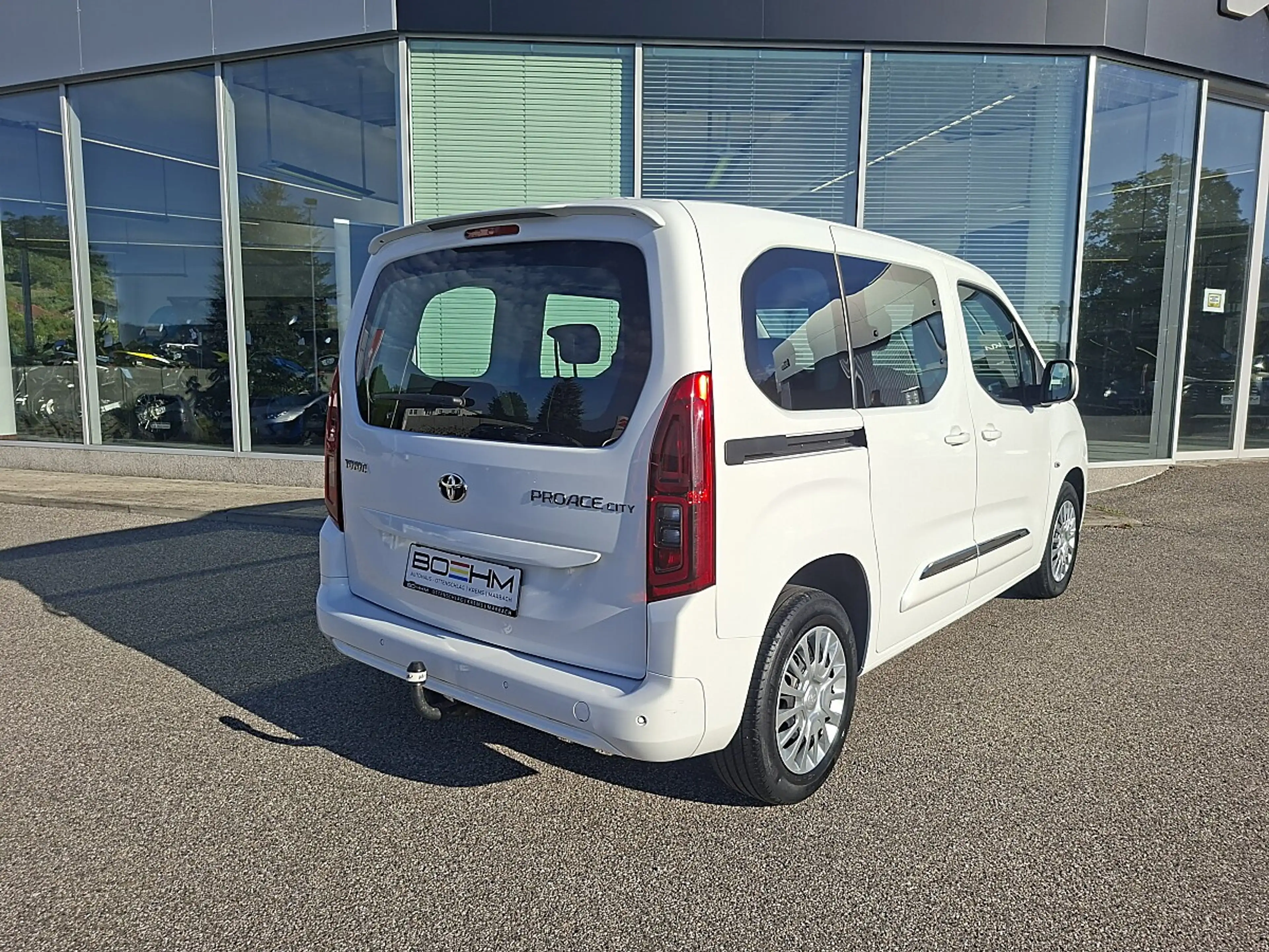 Toyota Proace City Verso L1 1,2 110 Shuttle, Anhängevorrichtung — photo 3