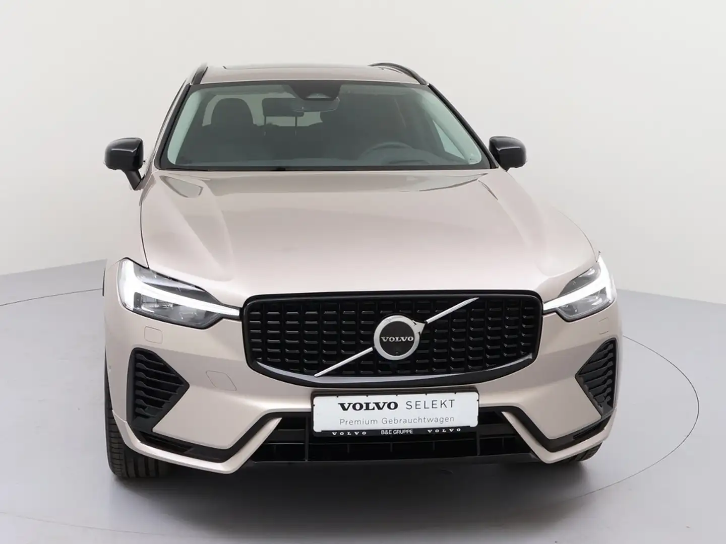 Volvo XC60 T6 AWD Ultra Dark Recharge Plug-In Hybrid Beige - 2