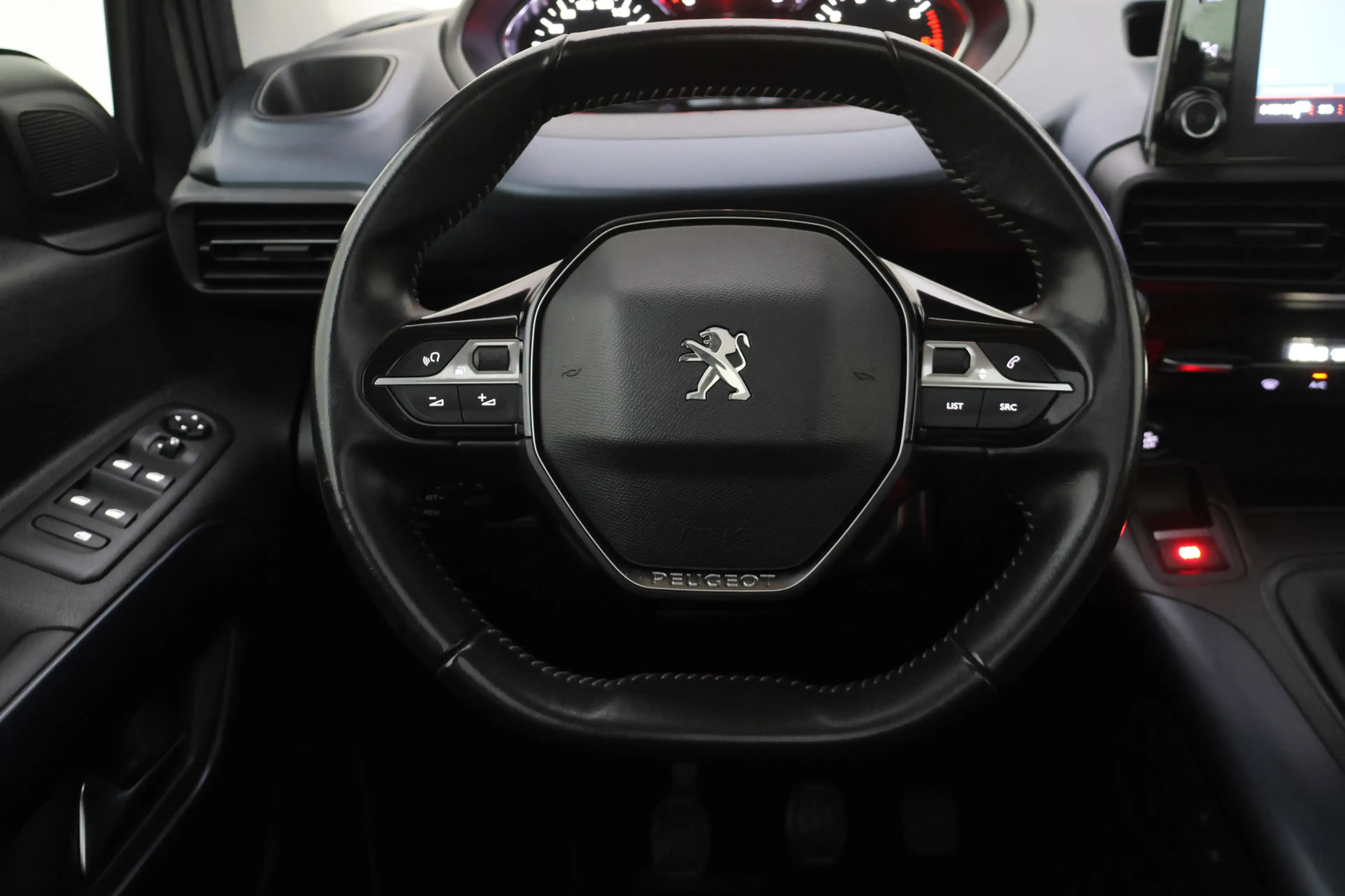 Peugeot Rifter 1.2T ALLURE PANO | NAVI | CARPLAY | KEYLESS | 360 — photo 18