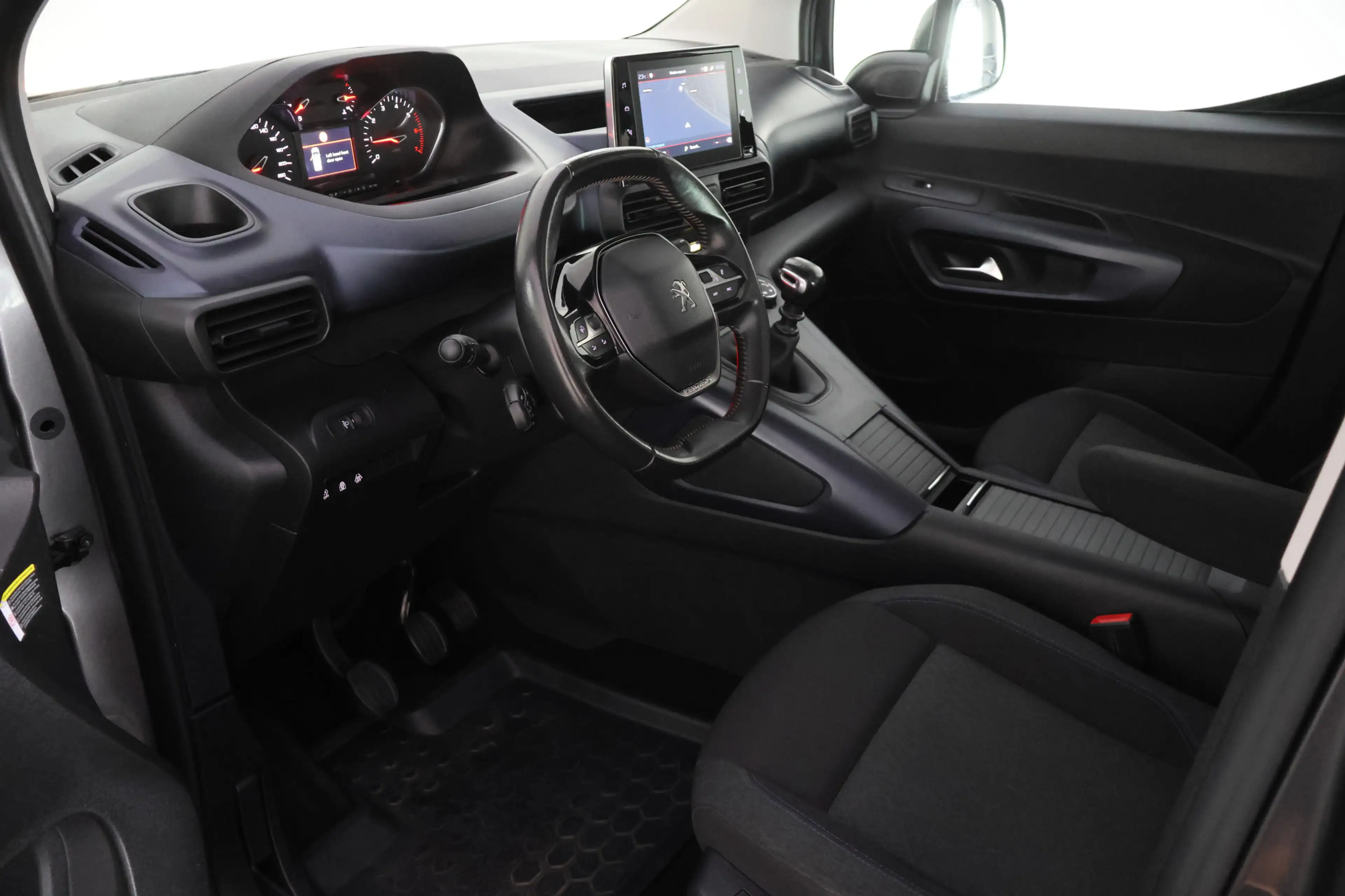 Peugeot Rifter 1.2T ALLURE PANO | NAVI | CARPLAY | KEYLESS | 360 — photo 16