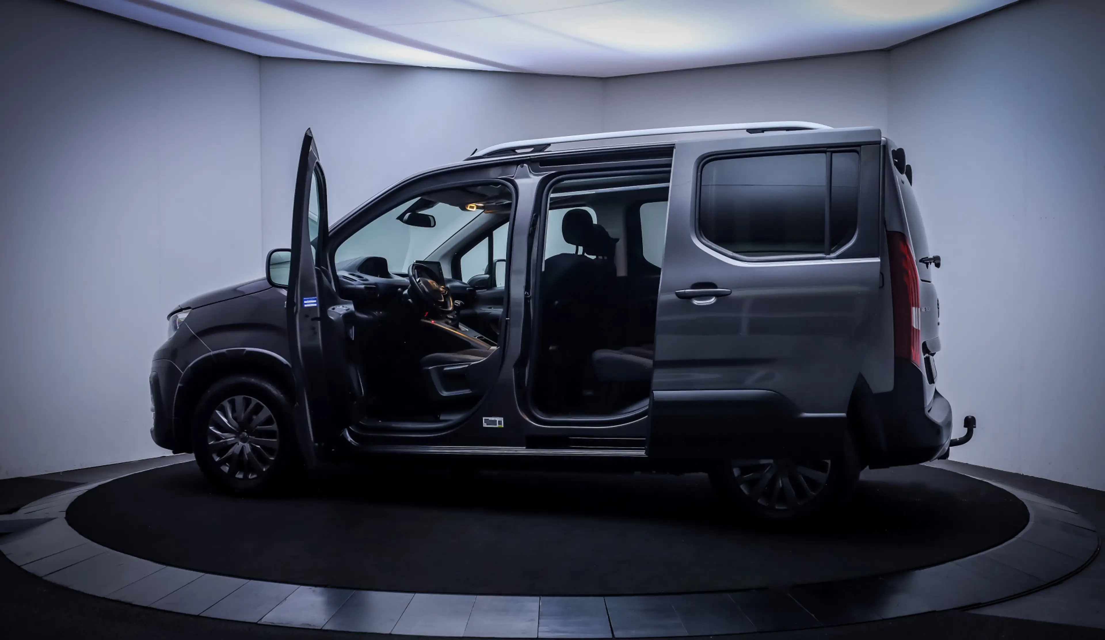 Peugeot Rifter 1.2T ALLURE PANO | NAVI | CARPLAY | KEYLESS | 360 — photo 9
