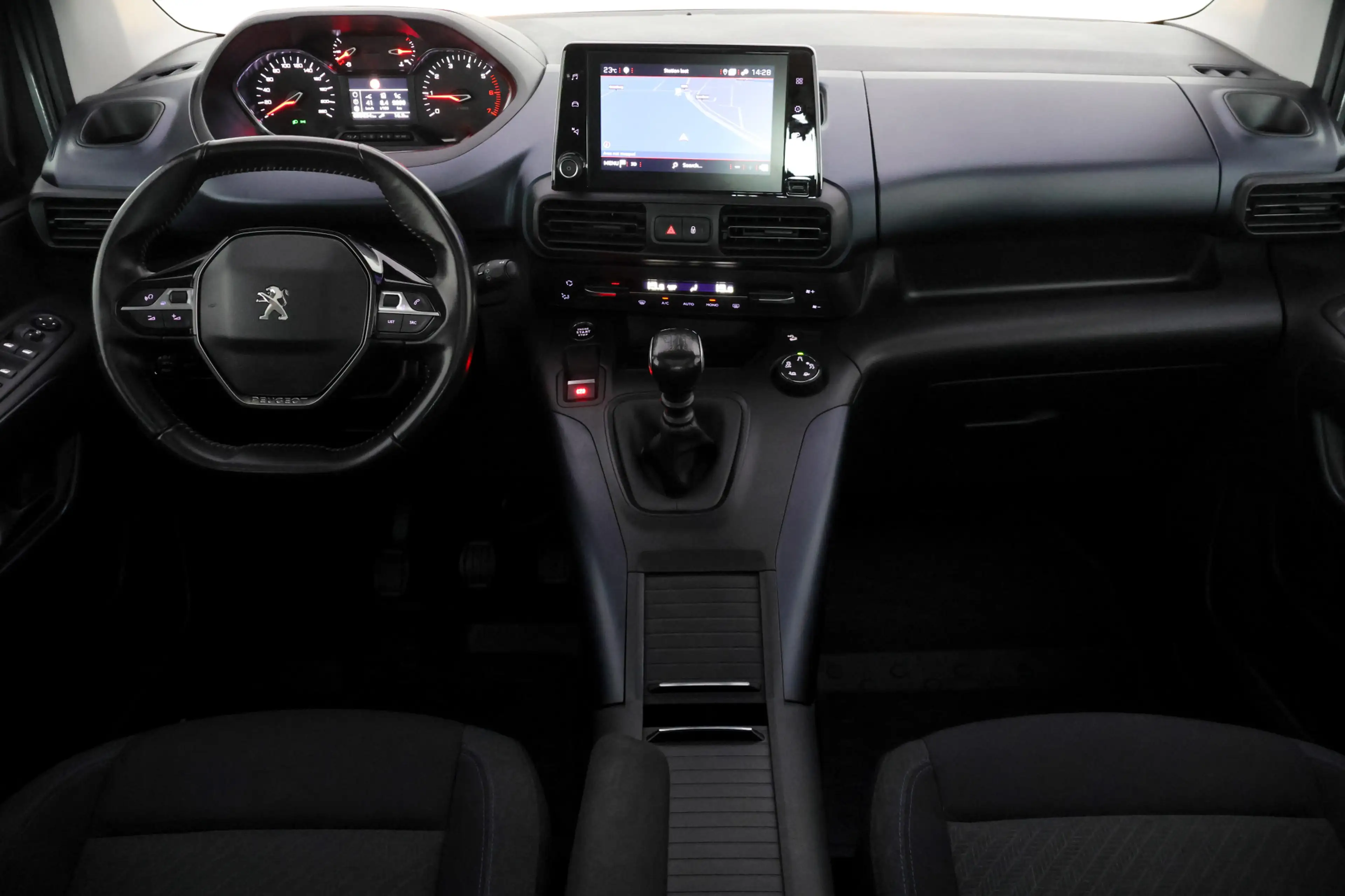 Peugeot Rifter 1.2T ALLURE PANO | NAVI | CARPLAY | KEYLESS | 360 — photo 17