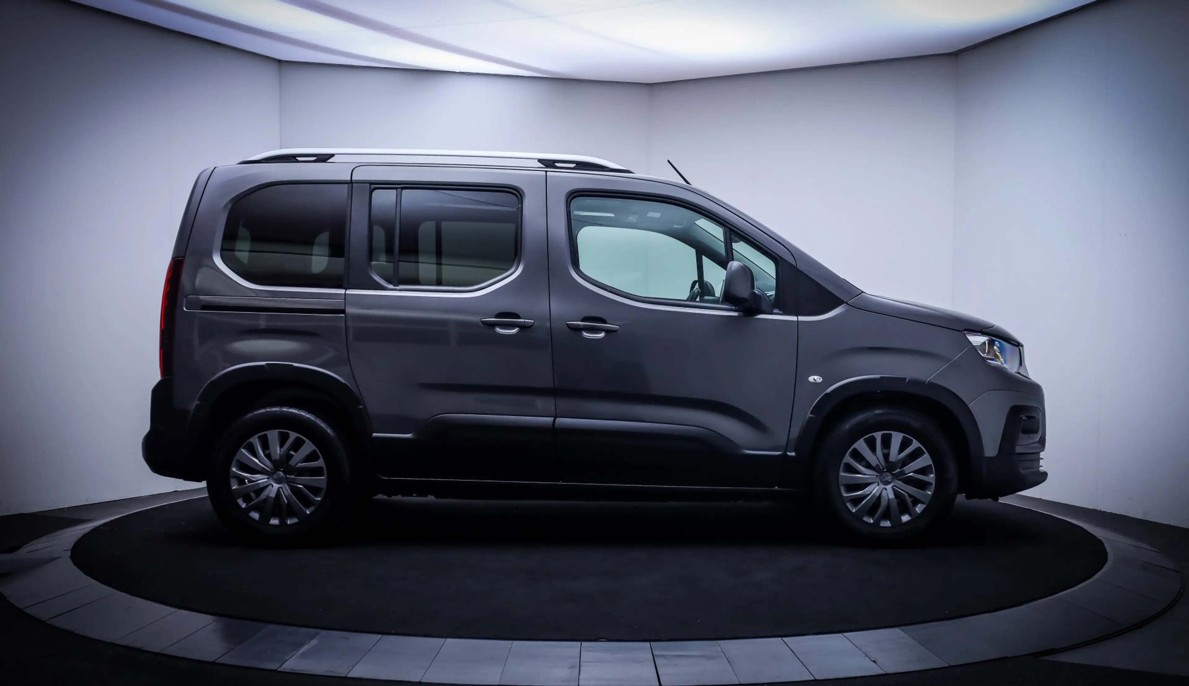 Peugeot Rifter 1.2T ALLURE PANO | NAVI | CARPLAY | KEYLESS | 360 — photo 4