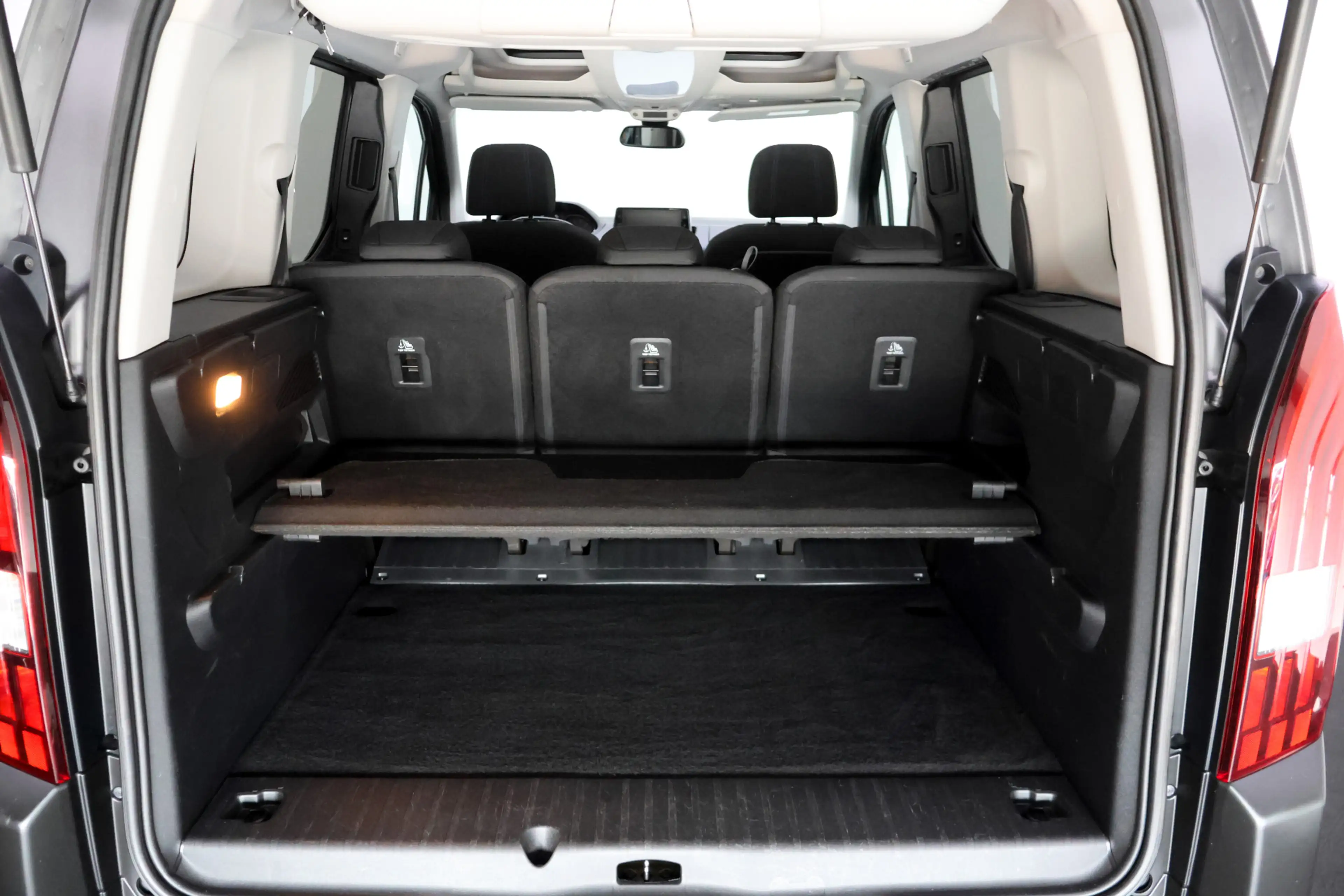 Peugeot Rifter 1.2T ALLURE PANO | NAVI | CARPLAY | KEYLESS | 360 — photo 7