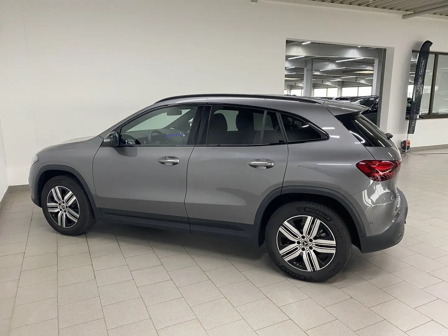 Mercedes-Benz EQA 300 4M NIGHT+DISTRONIC+PANO+LED+AMBI+KAMERA Gri - 2