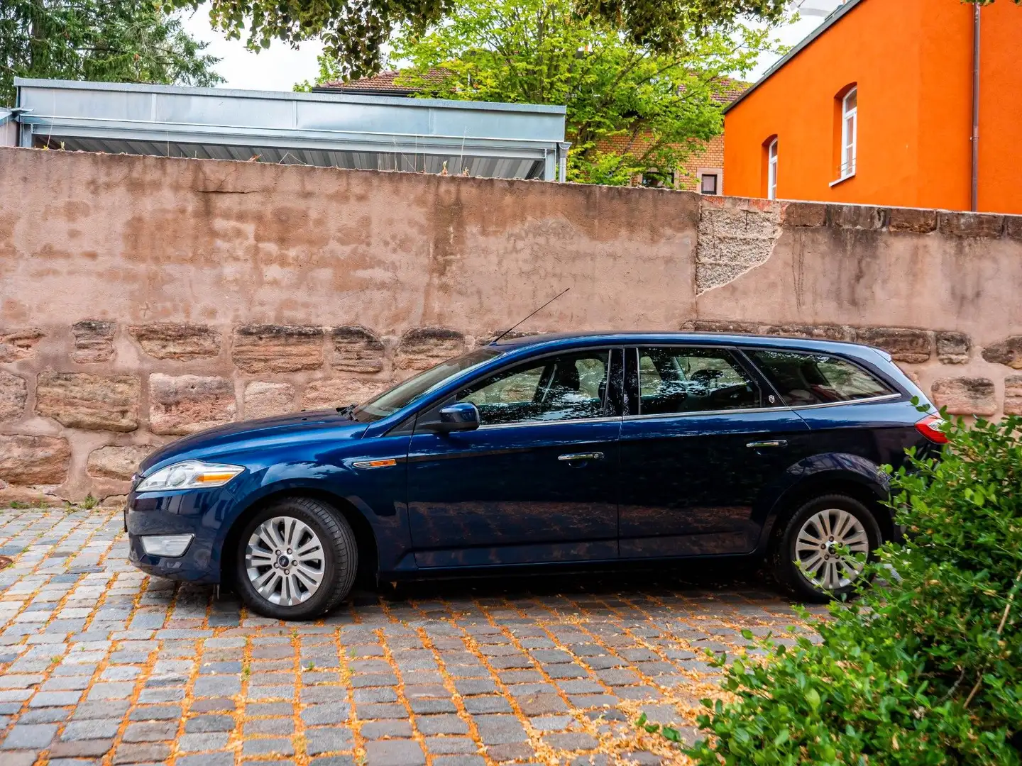 Ford Mondeo Turnier Ghia 2.Hand TÜV NEU Bleu - 2