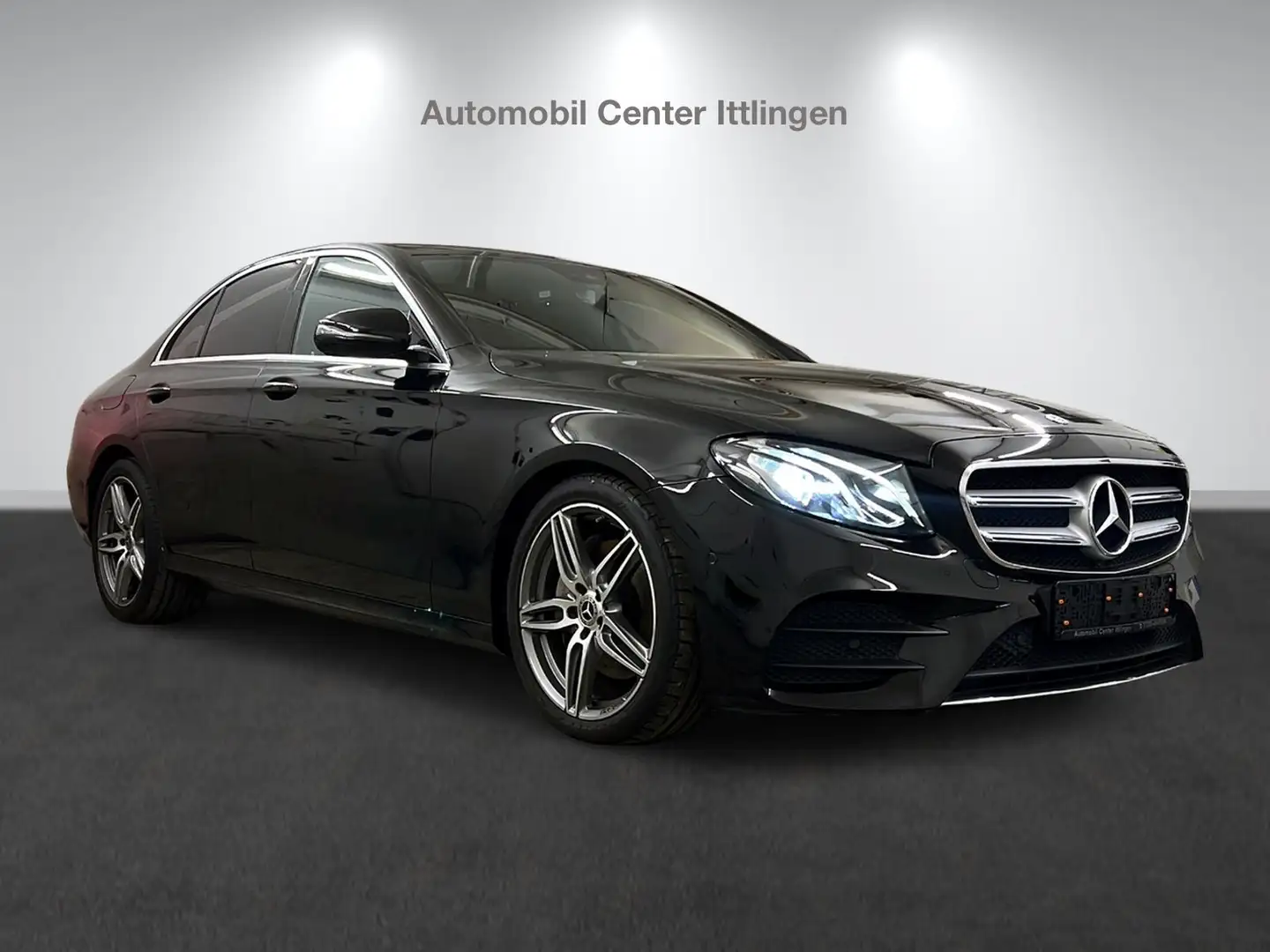 Mercedes-Benz E 200 3XAMG Line/LED-Schei/Navi/Kamera/Alu/Ambie Schwarz - 2
