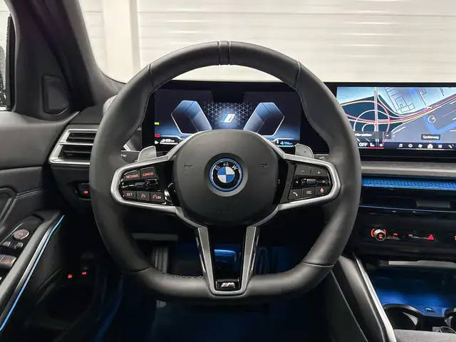 BMW 3 Series view 13