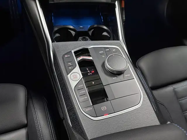 BMW 3 Series view 15