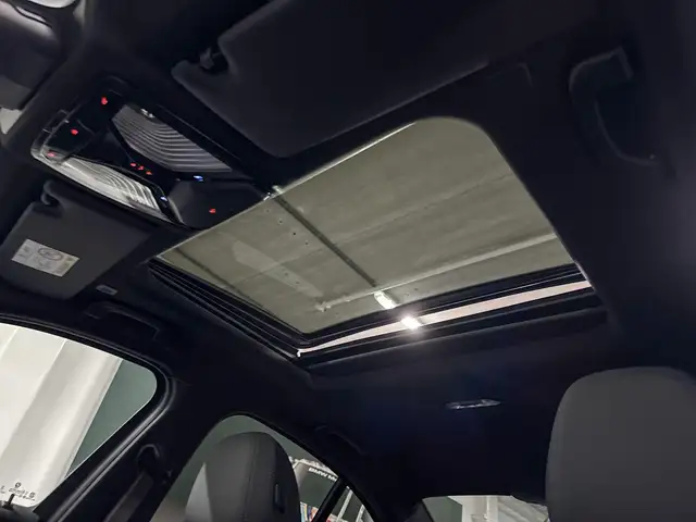 BMW 3 Series view 11