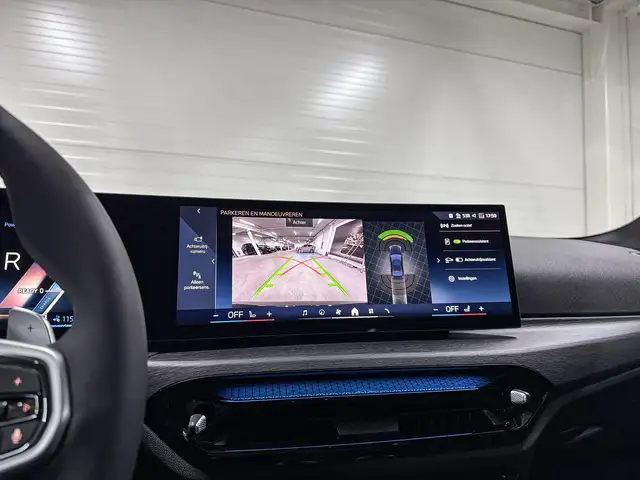 BMW 3 Series view 14