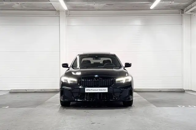 BMW 3 Series view 6