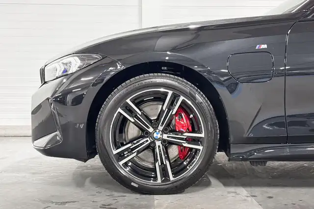 BMW 3 Series view 4