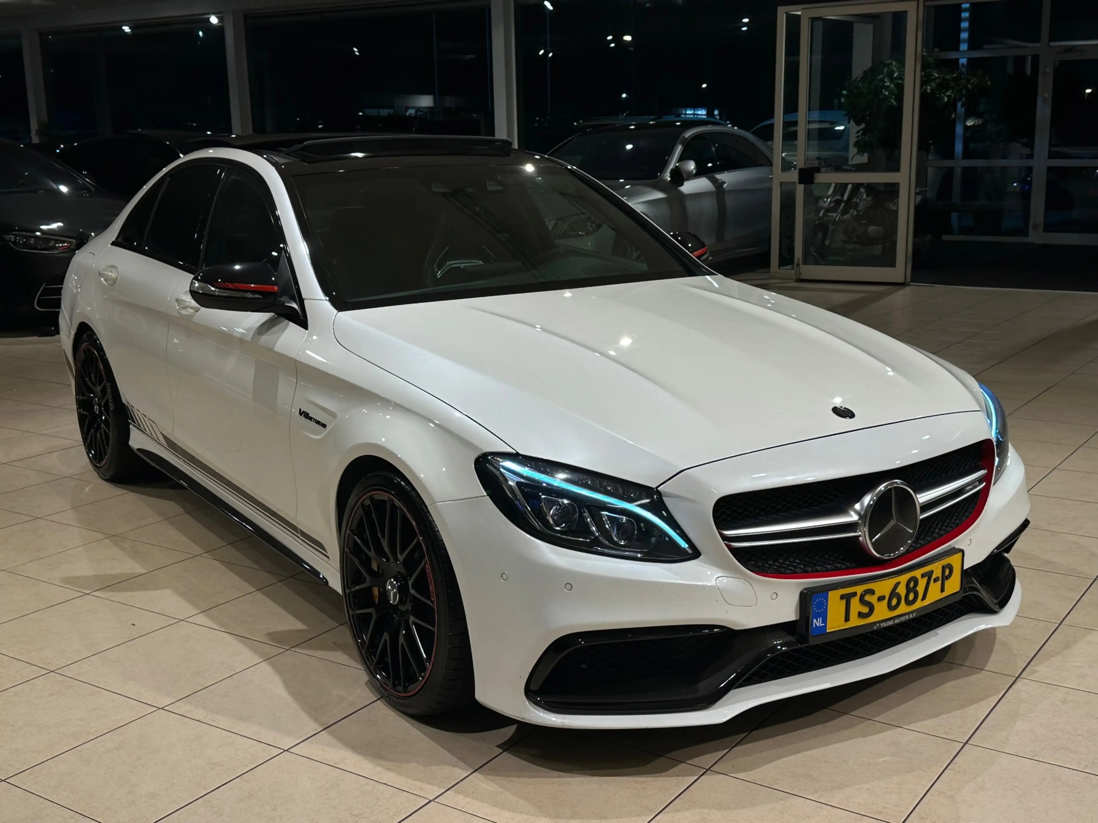 Mercedes-Benz C 63 AMG C S EDITION 1/CERAMIC/CARBON/PANO/DTR/VOLL — photo 8