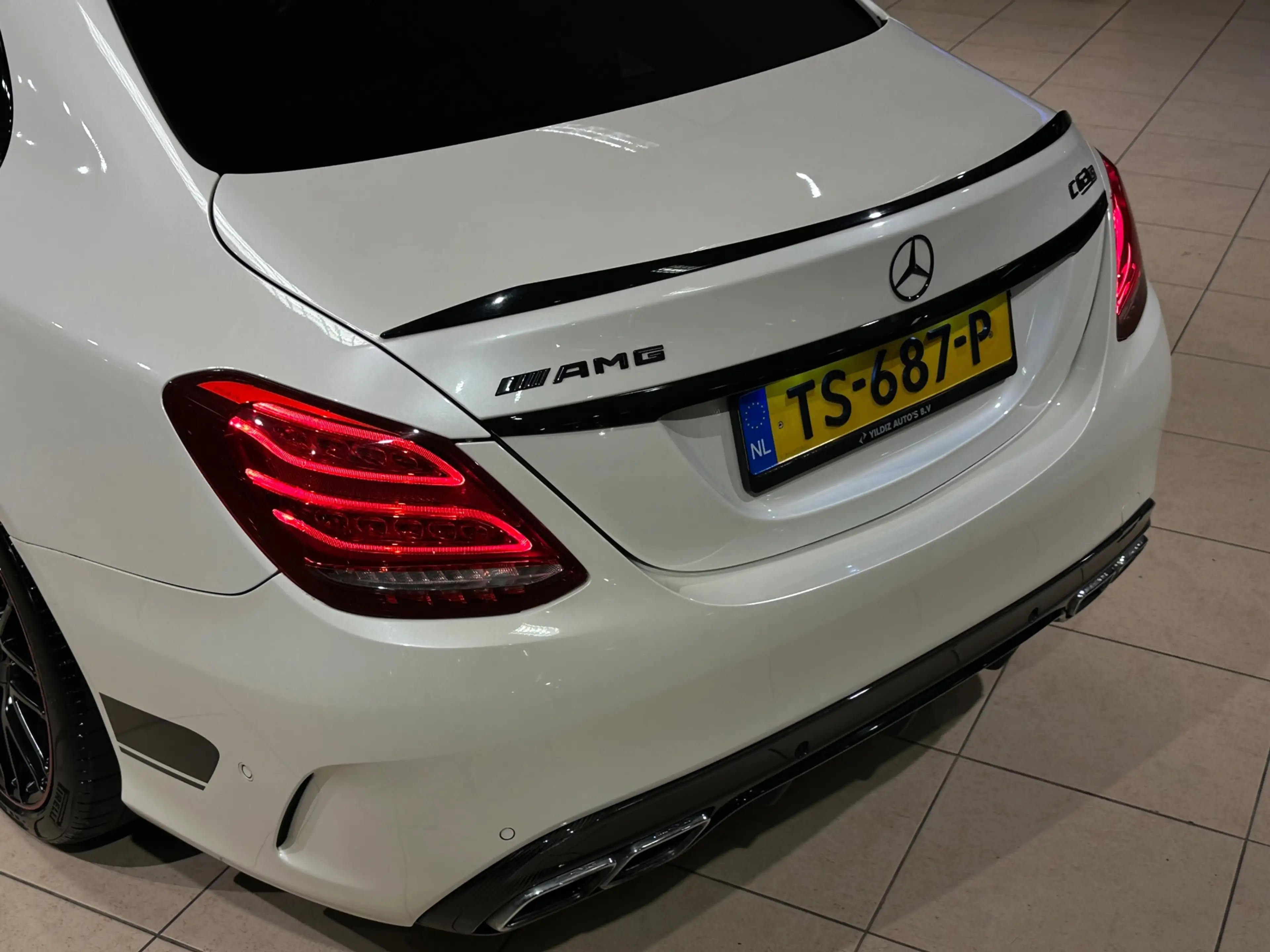 Mercedes-Benz C 63 AMG C S EDITION 1/CERAMIC/CARBON/PANO/DTR/VOLL — photo 14