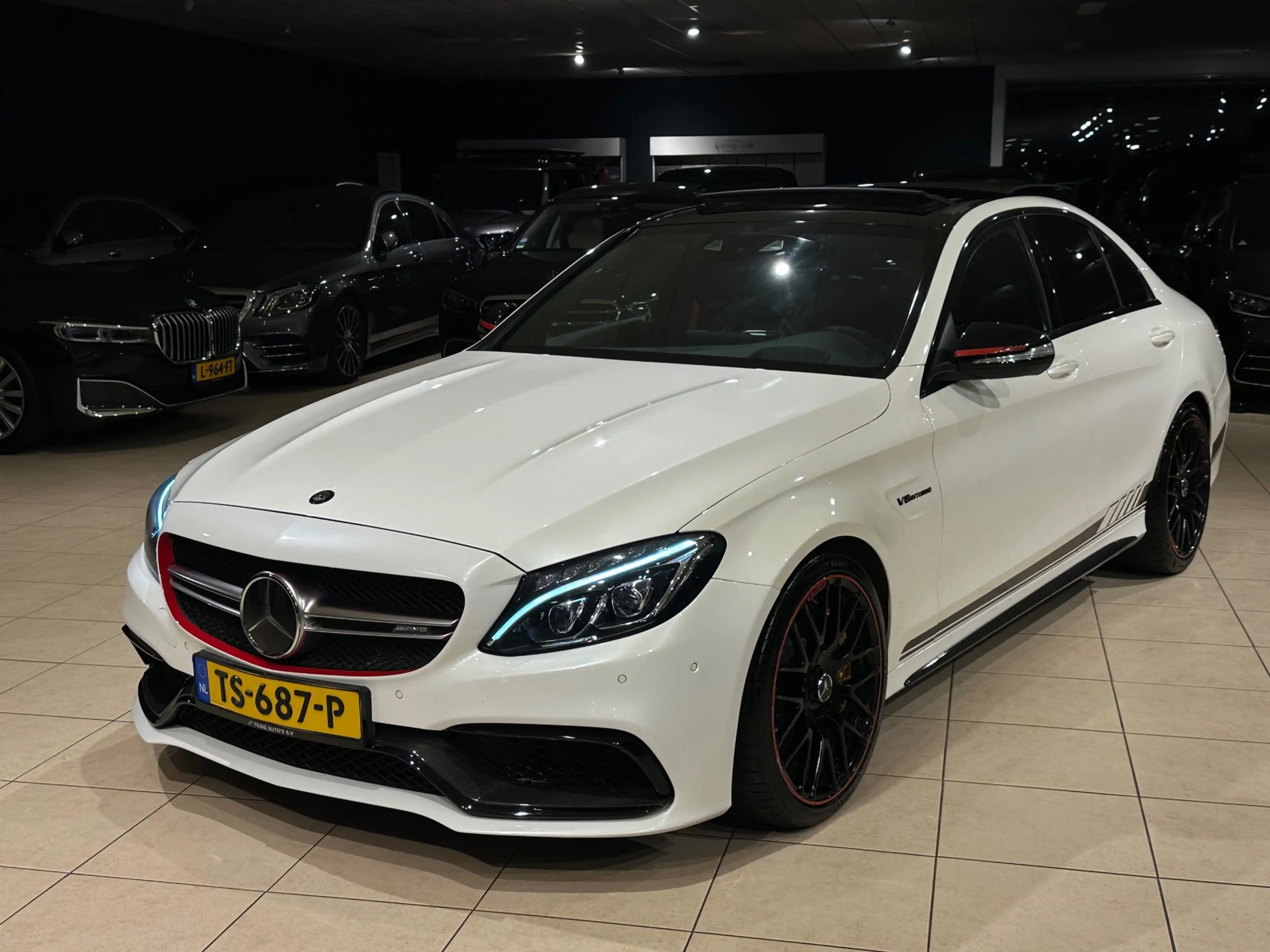 Mercedes-Benz C 63 AMG C S EDITION 1/CERAMIC/CARBON/PANO/DTR/VOLL — photo 2