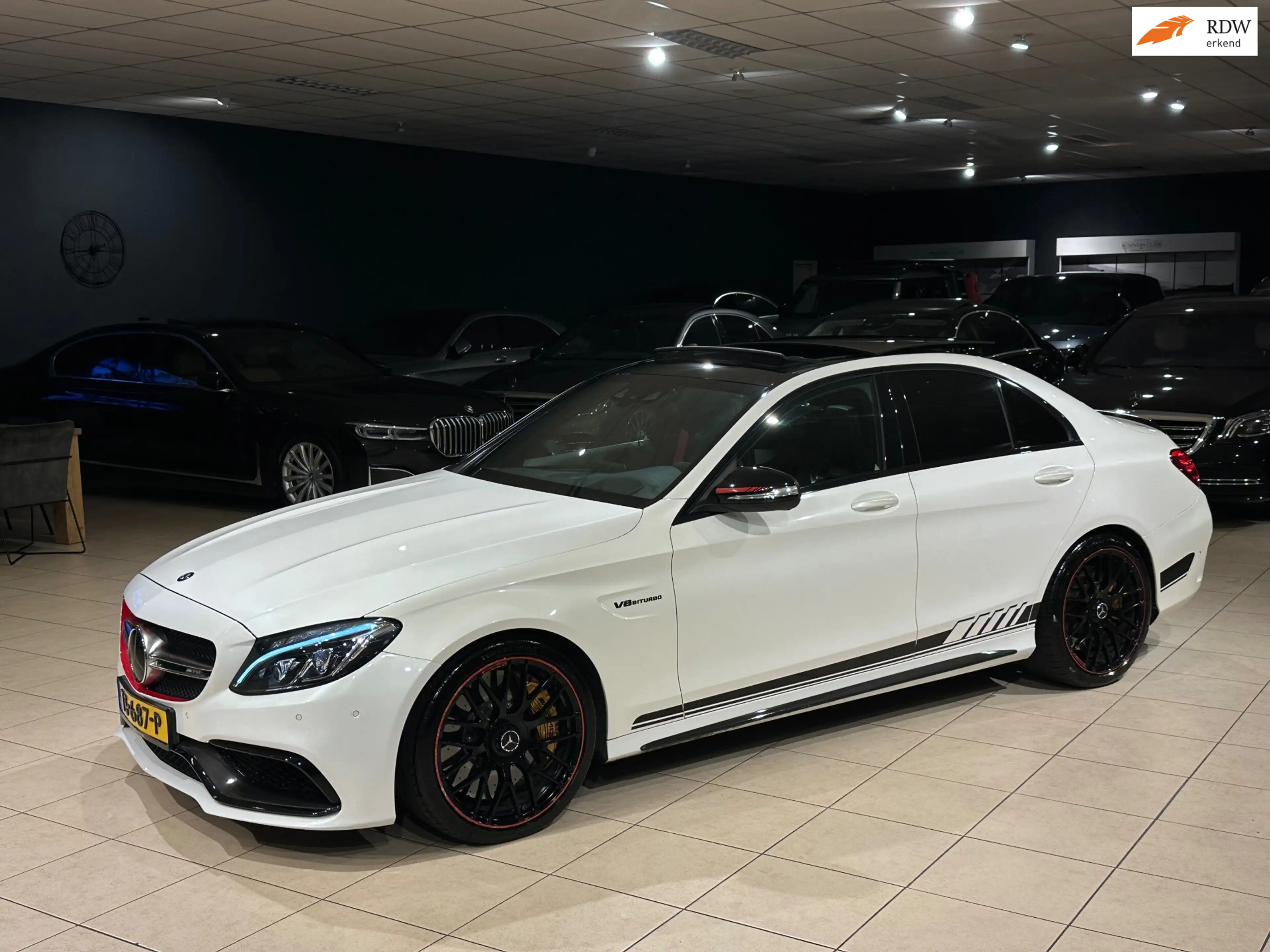 Mercedes-Benz C 63 AMG C S EDITION 1/CERAMIC/CARBON/PANO/DTR/VOLL