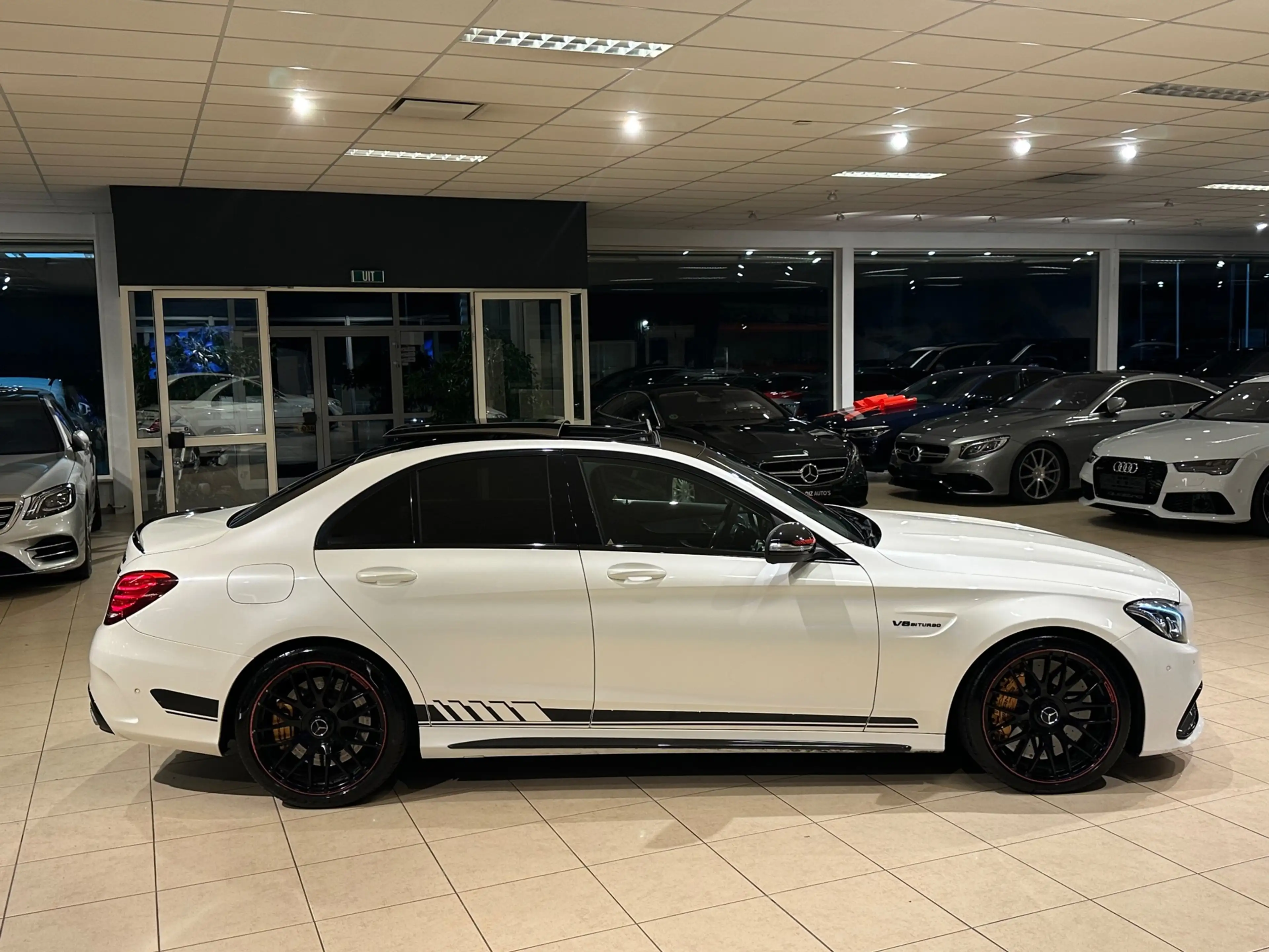 Mercedes-Benz C 63 AMG C S EDITION 1/CERAMIC/CARBON/PANO/DTR/VOLL — photo 10