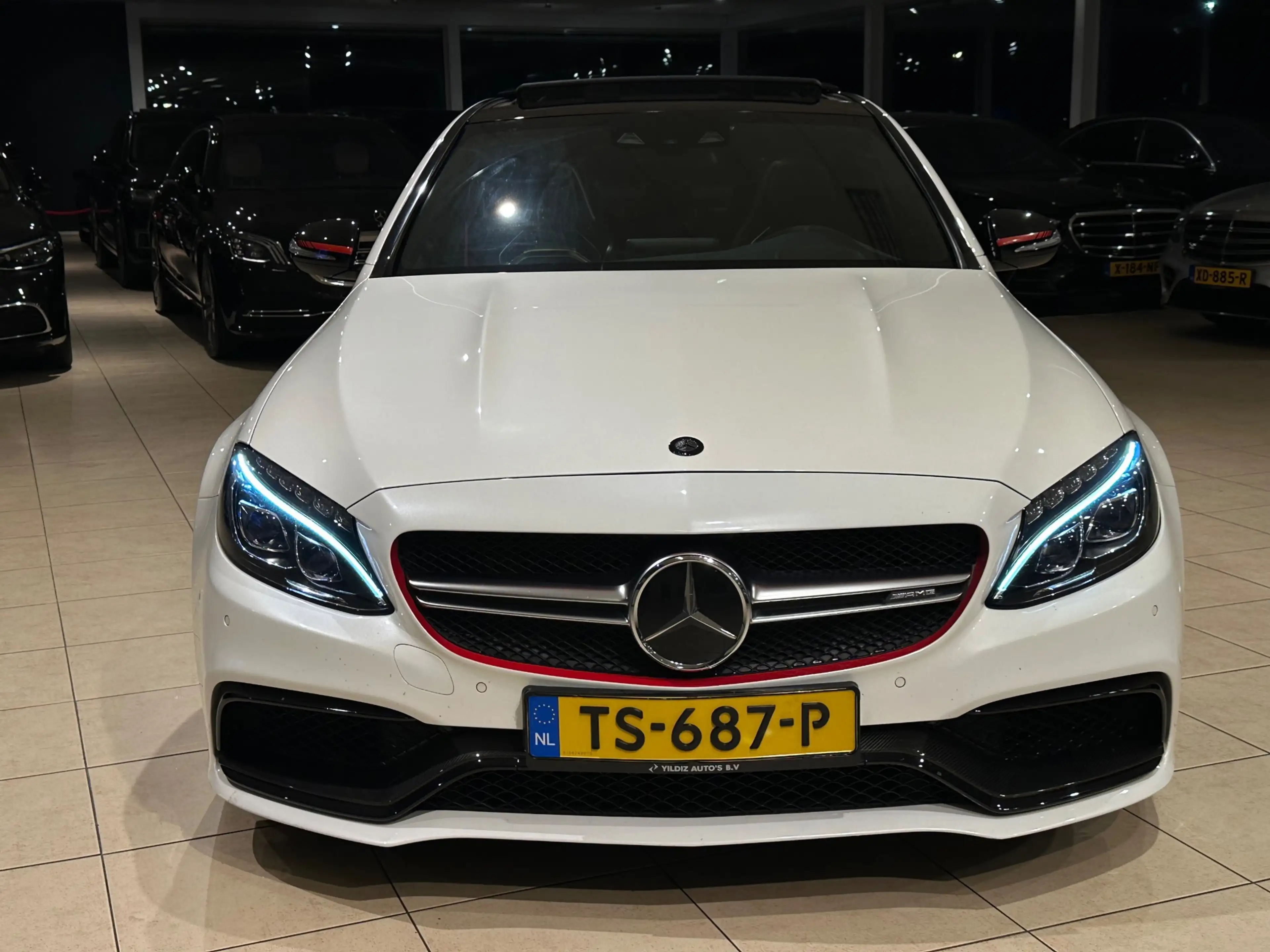 Mercedes-Benz C 63 AMG C S EDITION 1/CERAMIC/CARBON/PANO/DTR/VOLL — photo 4
